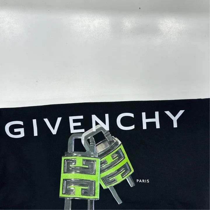 Givenchy Givenchy Givenchy Black Graphic Short Sleeve TShirt -2507 Size US XS / EU 42 / 0 - 5 Thumbnail