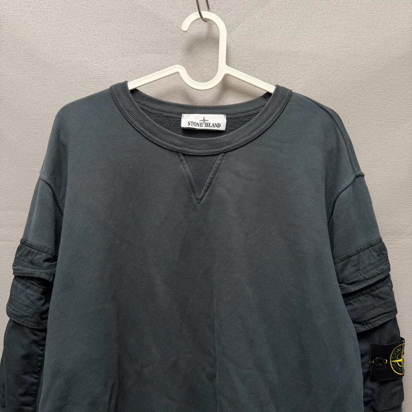 Stone Island Stone Island Arm Pocket Crewneck Sweatshirt Smoke Gray L 98 New Size US L / EU 52-54 / 3 - 2 Thumbnail