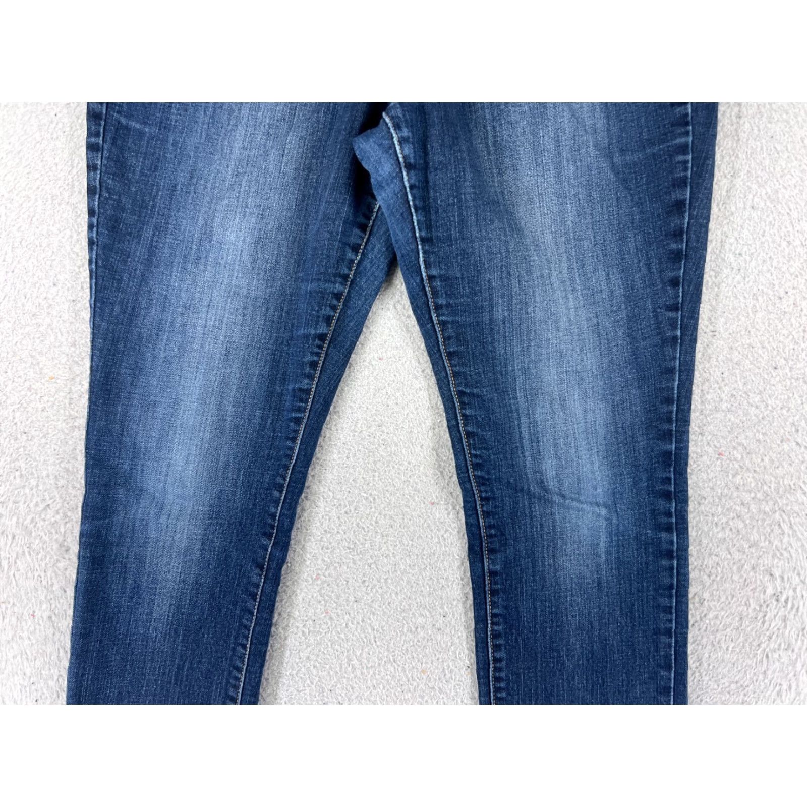 Old Navy Old Navy Jeans Womens 6 Blue Denim Skinny 5-Pocket Regular Crop Comfort Slimming Stretch Cotton Blend Size 28" / US 6 / IT 42 - 3 Thumbnail
