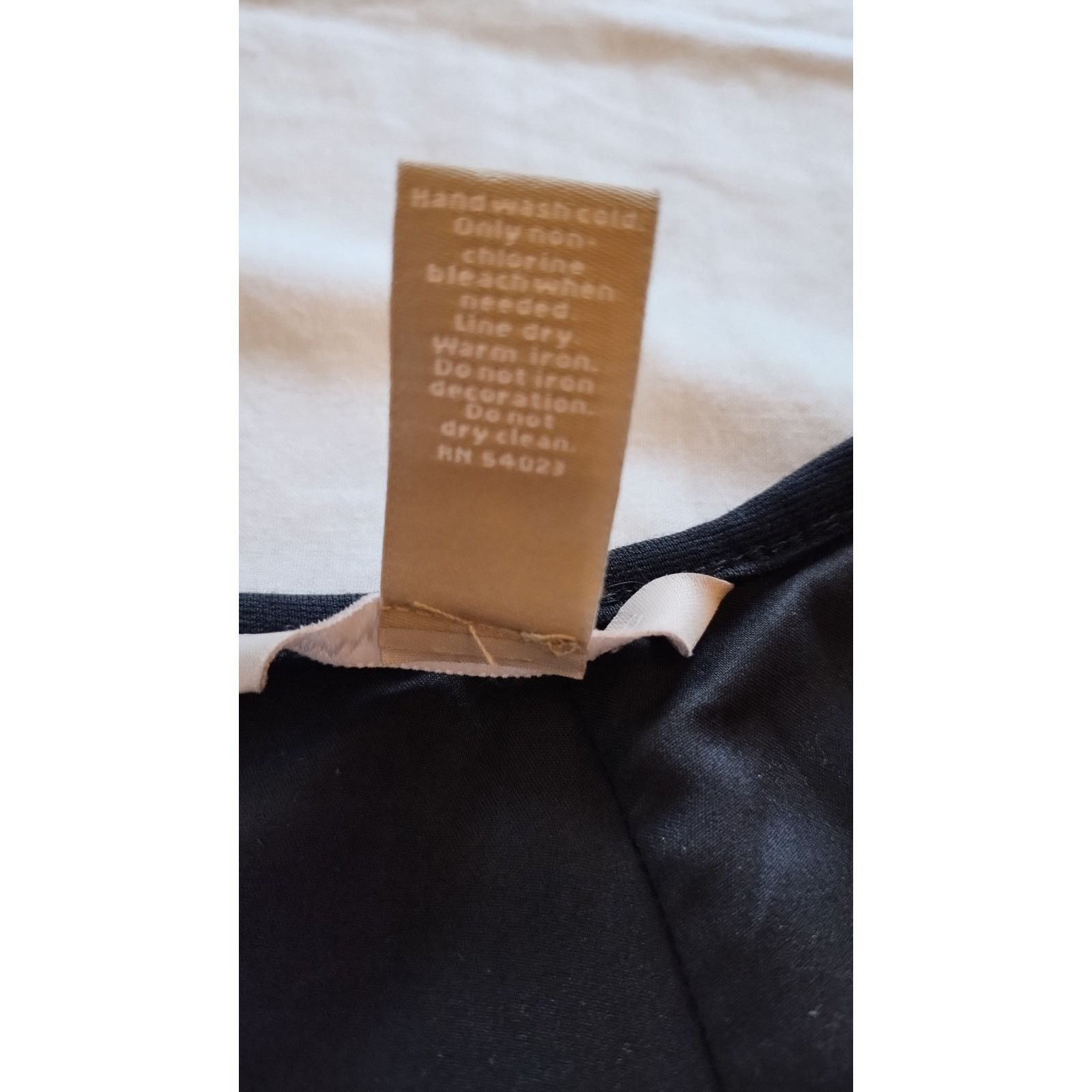 Banana Republic Banana Republic short sleeves Black Jewel neckline Dress Sz2 Size XS / US 0-2 / IT 36-38 - 9 Thumbnail