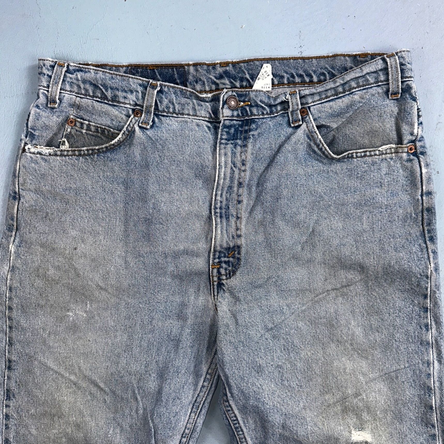 Levi's VINTAGE Levi's 505 Jeans Main Selling Point Levi's 505 Denim Jeans Men 38x32 Blue Light Wash 90s Orange Tab 36x30 True Fit Straight 505 Theme: 90s Size US 38 / EU 54 - 2 Thumbnail