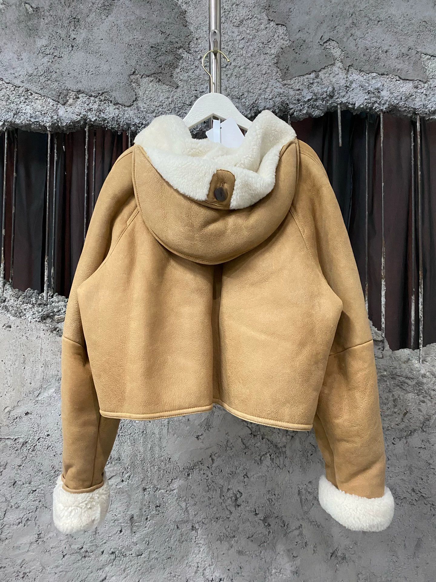 Loewe Loewe shearling jacket 36 new Size XS / US 0-2 / IT 36-38 - 2 Thumbnail
