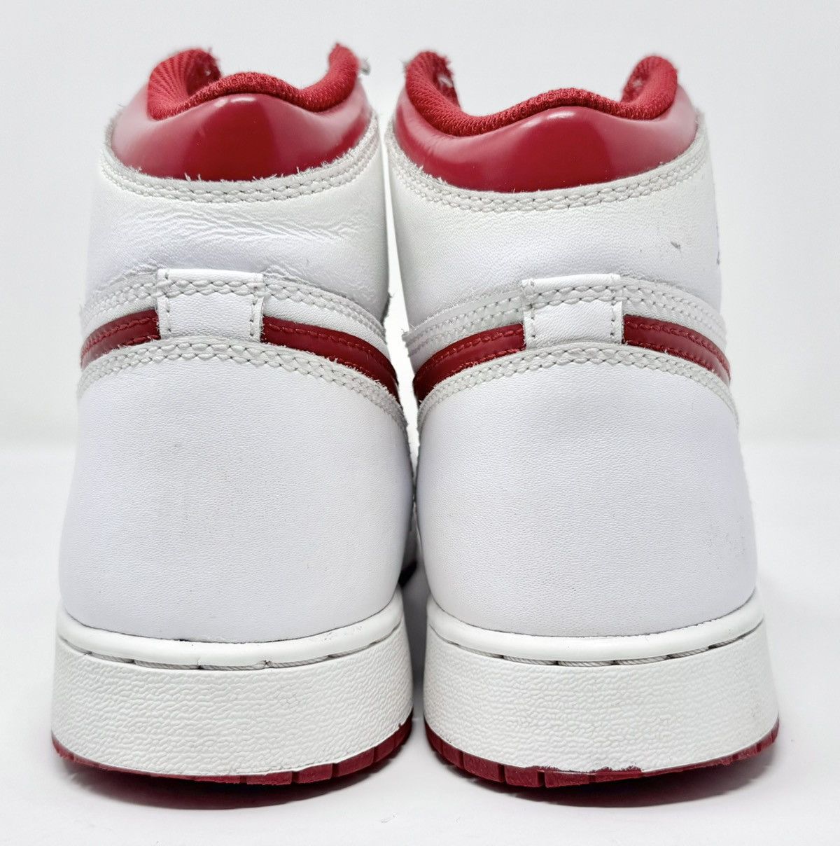 Jordan Brand × Nike Nike Air Jordan 1 Retro High OG 2017 Metallic Red GS size 7Y Size US 7 / EU 40 - 5 Thumbnail