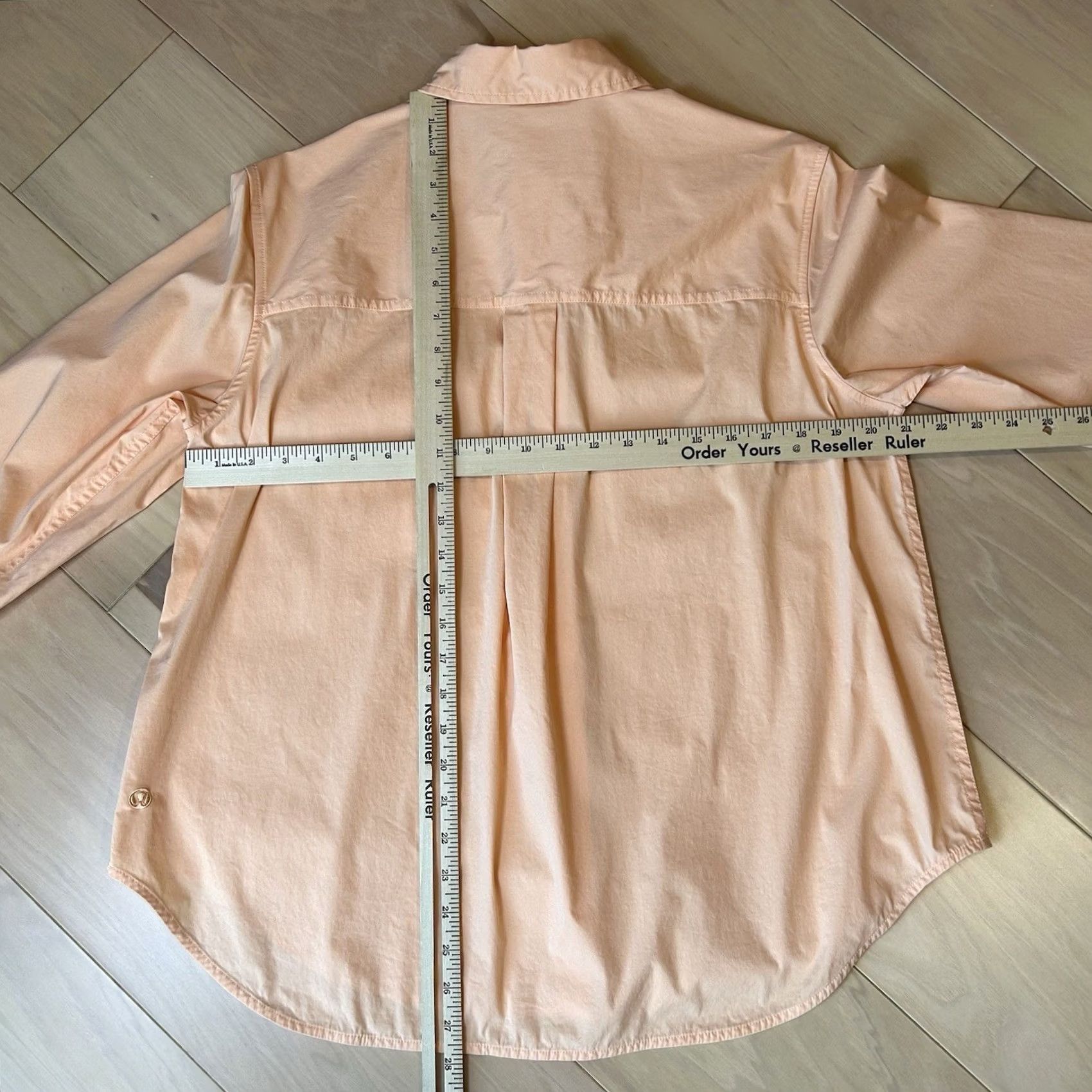 Lululemon Lululemon Relaxed-Fit Poplin Button Up Shirt Peach Bellini Women’s Small Shirt Regular S Orange Solid Long Sleeve Button-Up Casual Travel Women Size S / US 4 / IT 40 - 7 Thumbnail
