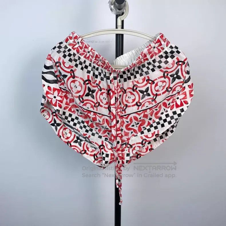 Louis Vuitton Louis Vuitton Red resort style logo pattern shorts Size US 36 / EU 52 - 1 Thumbnail