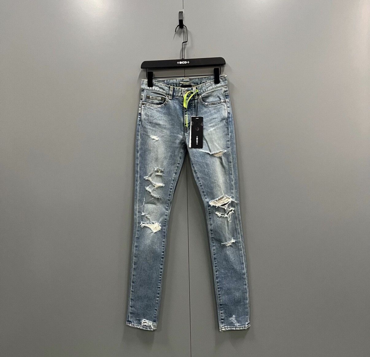 Saint Laurent Paris Saint Laurent SLP Washed Vintage Distressed Jeans J41 Size 27" / US 4 / IT 40 - 1 Thumbnail