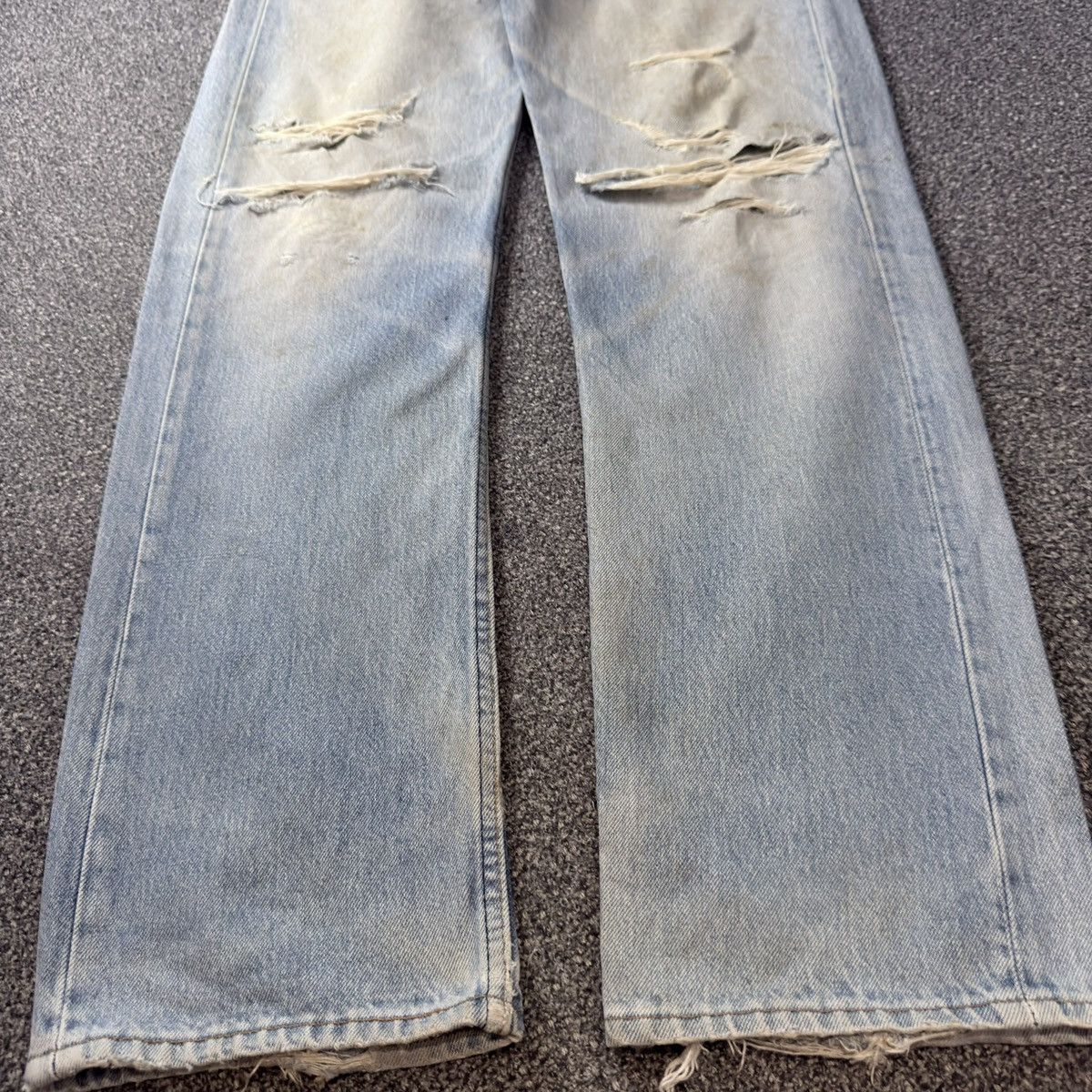 Levi's Vintage Clothing Vintage Heavy Destroyed Grunge Levis 501 Dirty Washed Denim Size US 33 - 7 Thumbnail