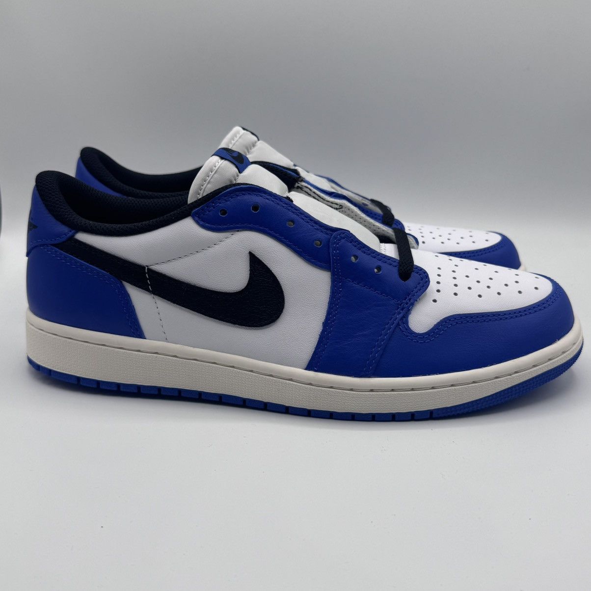 Nike AIR JORDAN 1 RETRO LOW OG MENS SIZE 10 “GAME ROYAL” Size US 10 / EU 43 - 2 Thumbnail