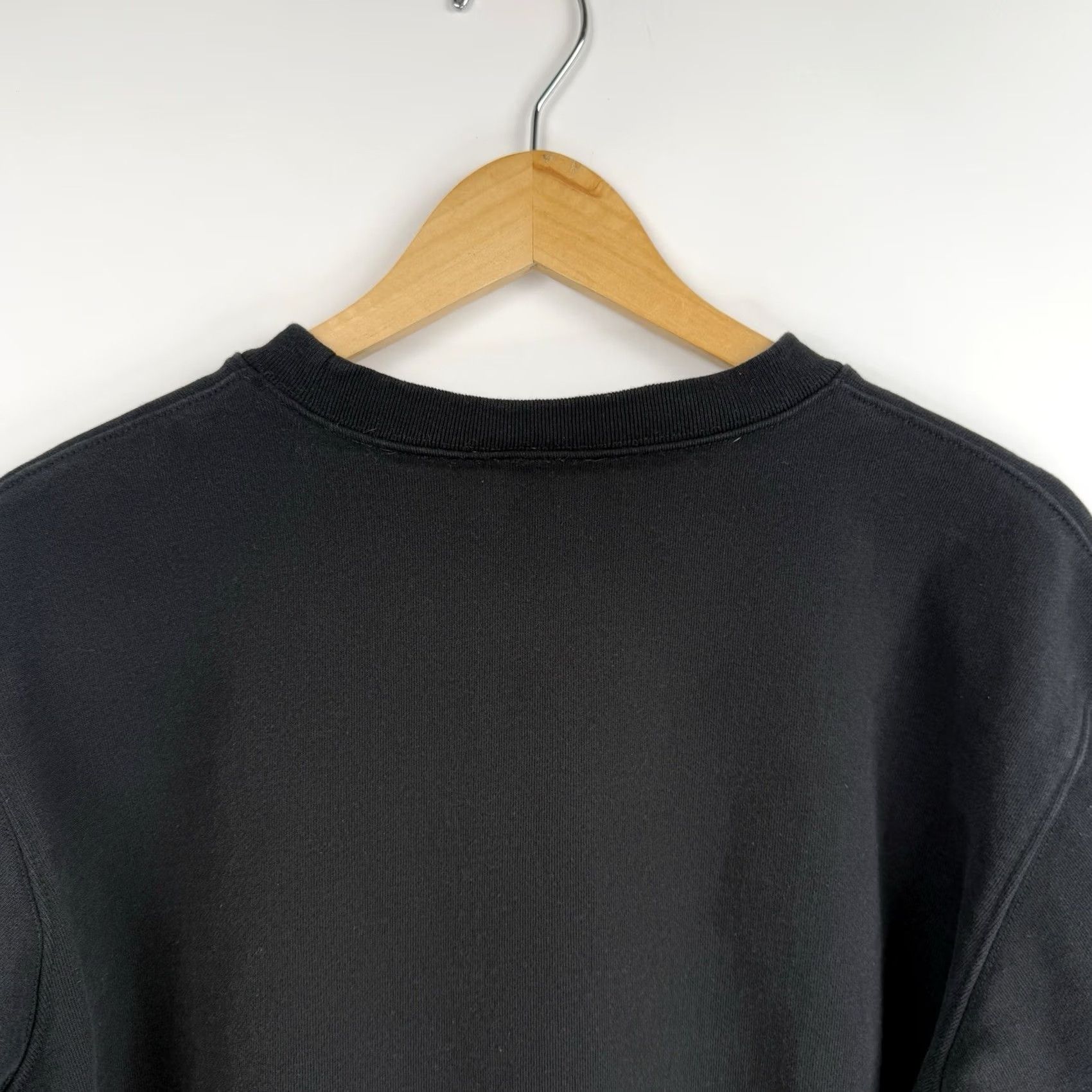 Kaws VINTAGE KAWS Holiday Indonesia Sweatshirt Mens Large Black Streetwear Size US L / EU 52-54 / 3 - 6 Thumbnail