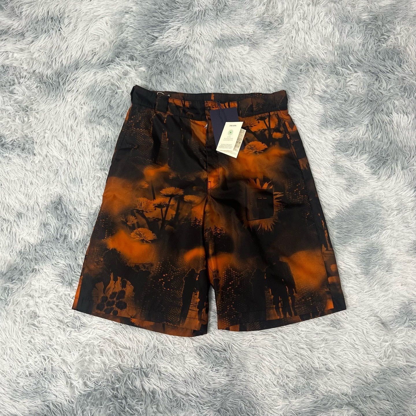 Prada Prada Triangle Logo Shorts Size US 30 / EU 46 - 1 Thumbnail