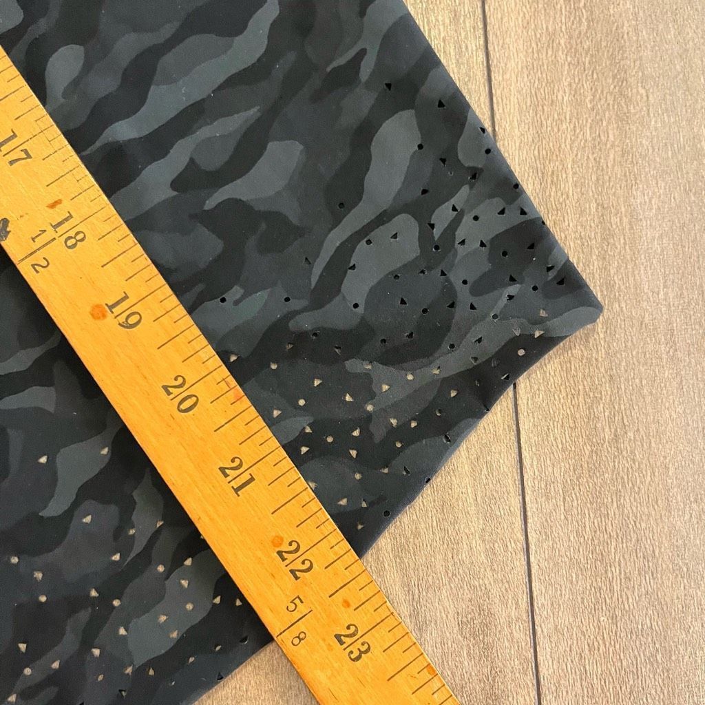 Lululemon Lululemon Camo Athletic Workout Top Women 8 Bin K-18 Size M / US 6-8 / IT 42-44 - 4 Thumbnail