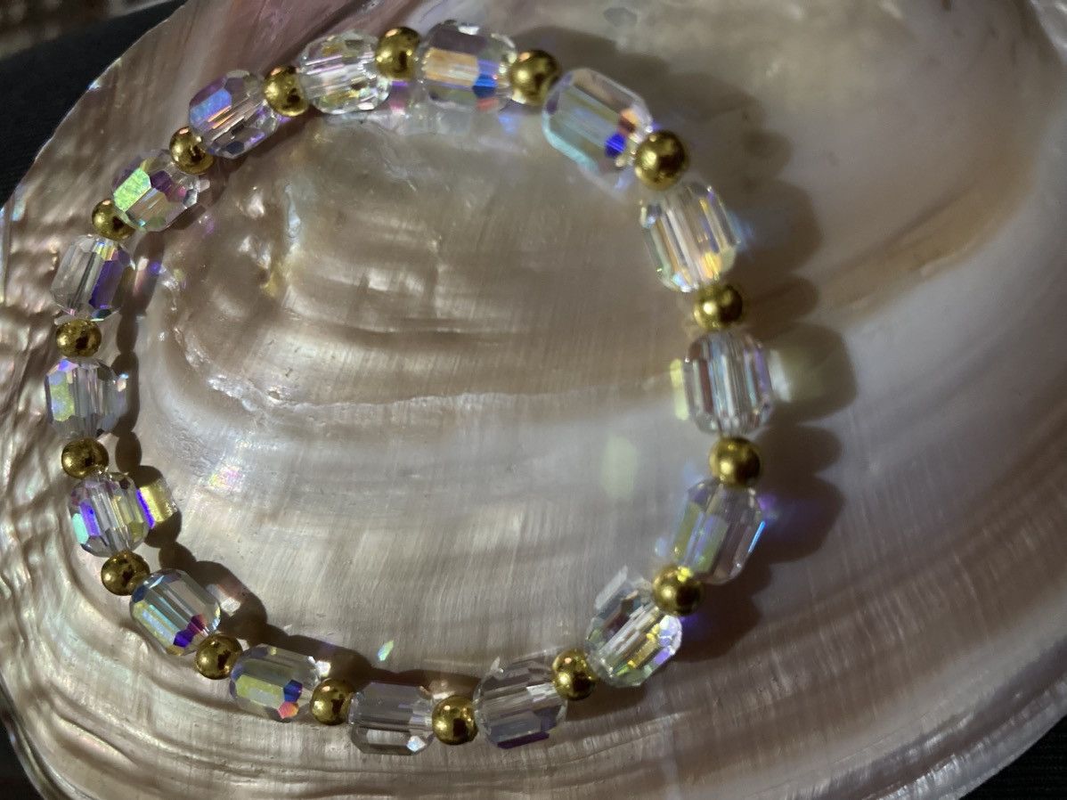 Other Irredecent shiny coloured beaded bracelet Size ONE SIZE - 2 Thumbnail