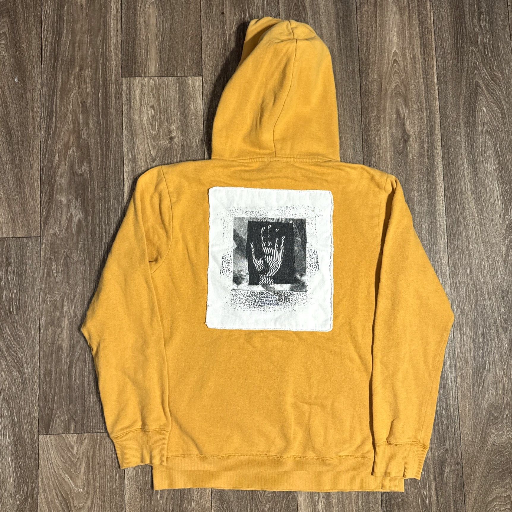 Volcom VINTAGE Volcom Magnetic Wave Operations Double Sided Yellow Hoodie Sweatshirt Mens M Yellow Pullover Skate Surf 90s Size US M / EU 48-50 / 2 - 7 Thumbnail