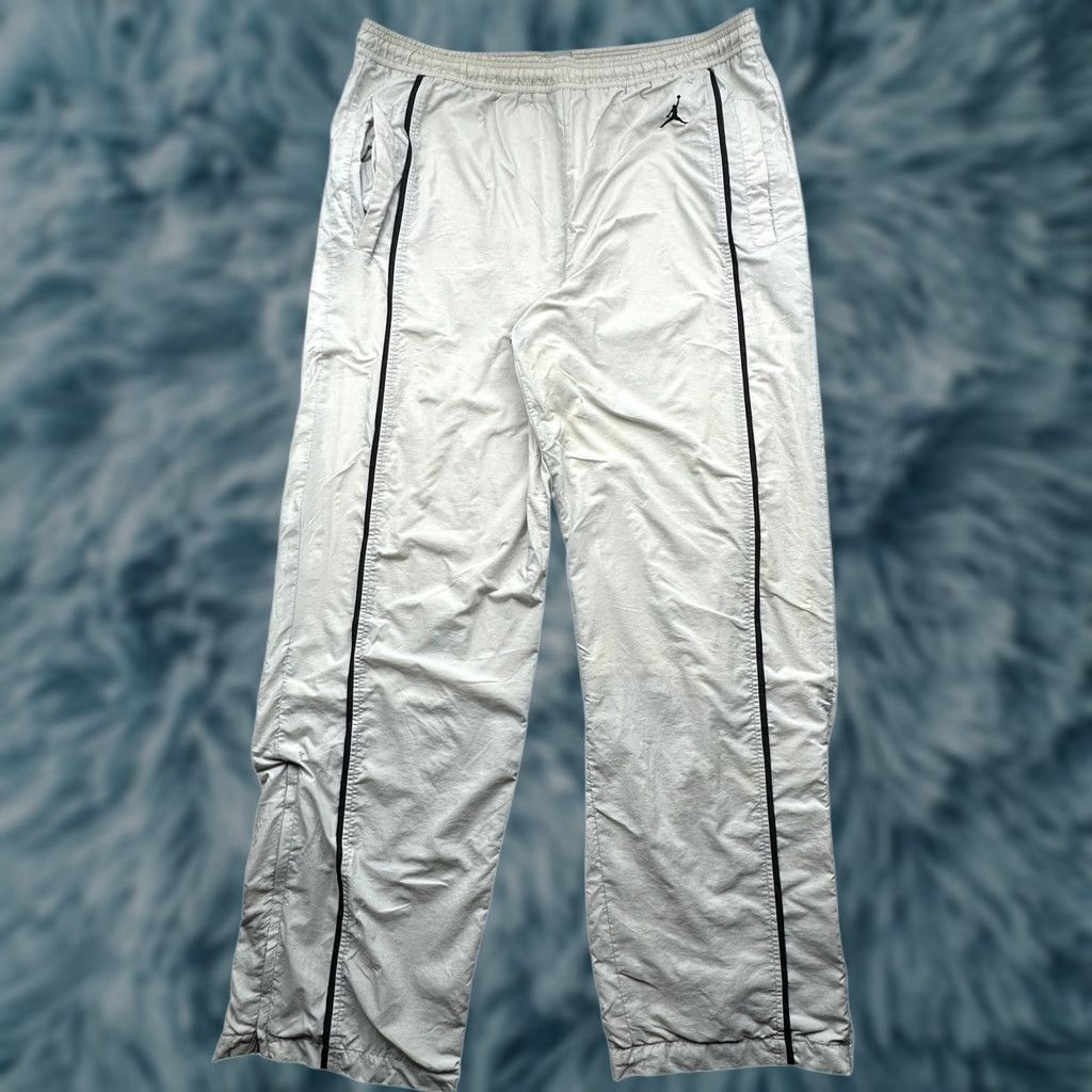 Nike VINTAGE Nike Air Jordan Lined Nylon Warm Up Ankle Zip Pants Mens XL Gray Men's XL Wide-Leg Size US 36 / EU 52 - 1 Thumbnail