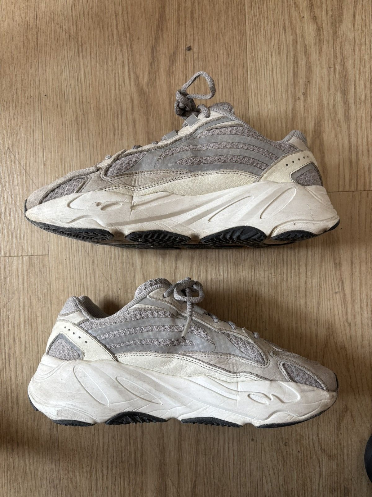 Yeezy Yeezy 700 V2 Static Size US 8.5 / EU 41-42 - 2 Thumbnail