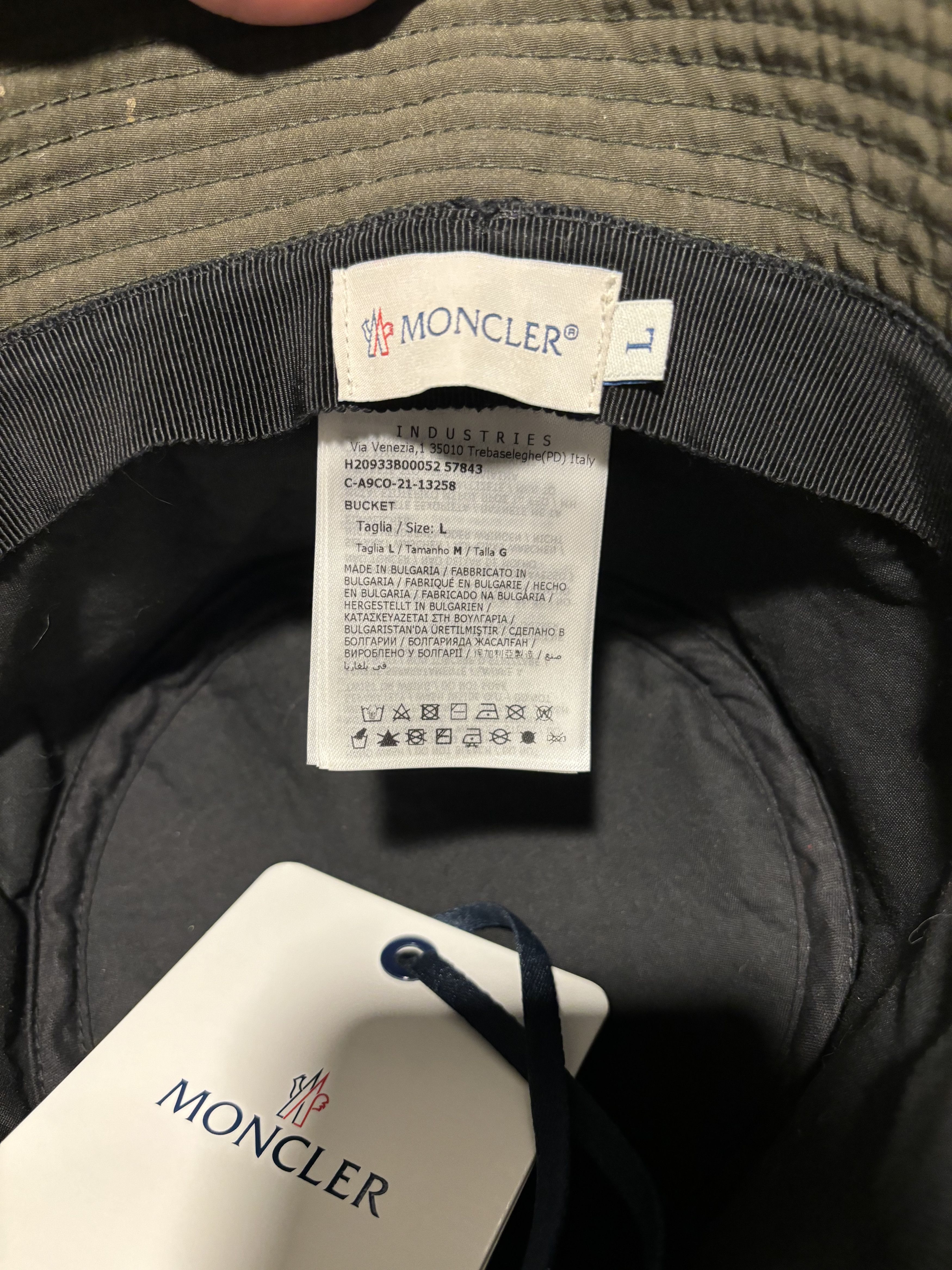 Moncler Size L, mint condition with Tags. Size ONE SIZE - 6 Thumbnail