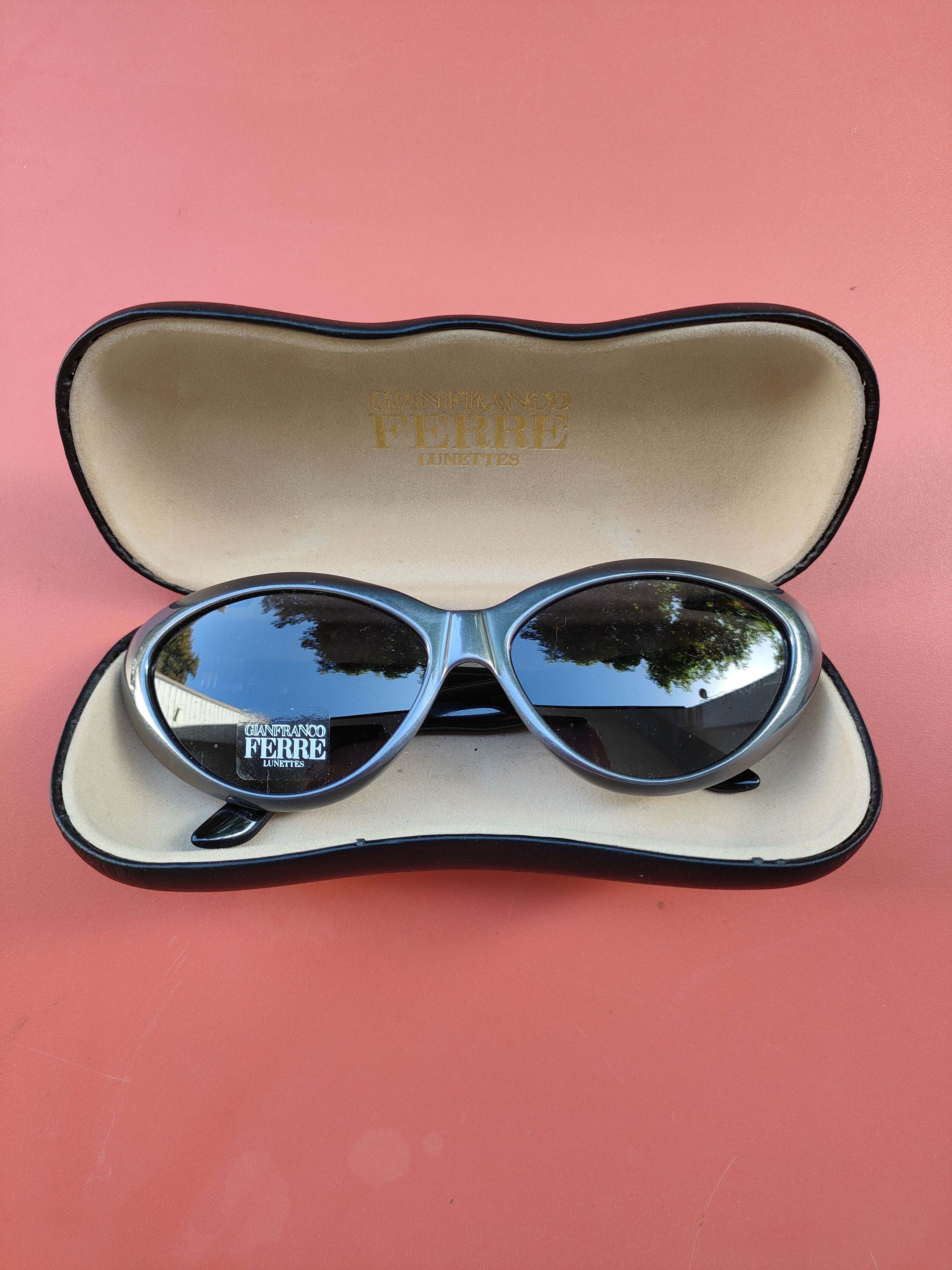 Gianfranco Ferre Gianfranco Ferre 90's Black & Silver Oval Cateye Sunglasses Size ONE SIZE - 4 Thumbnail