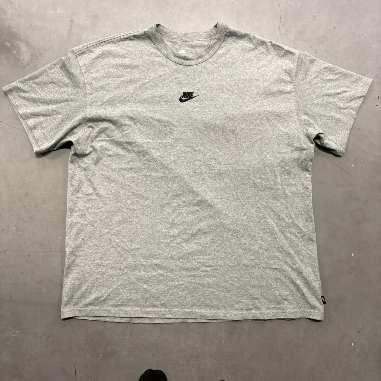 Nike Crazy Vintage Y2K/2000s The Nike Tee Center Swoosh Logo Loose Fit Grey T Shirt! Size US XL / EU 56 / 4 - 1 Thumbnail