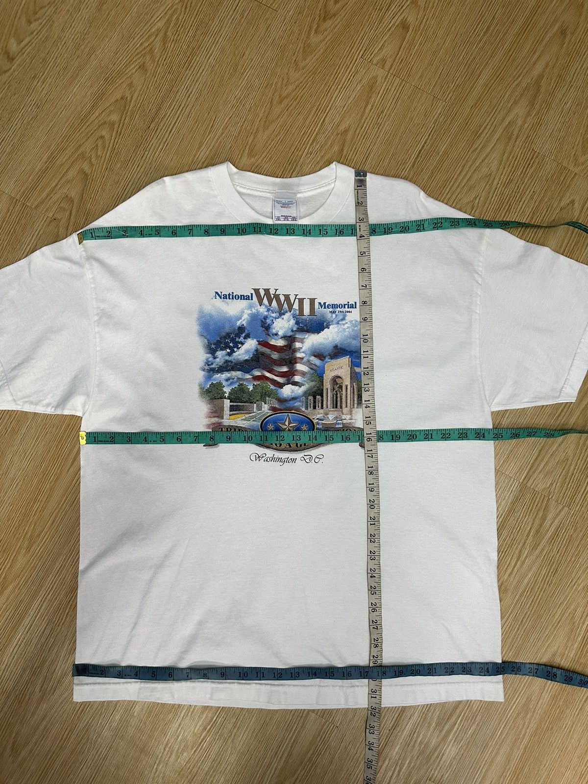 Vintage Vintage National WWII Memorial Tribute Tshirt A476 Size US XXL / EU 58 / 5 - 5 Thumbnail