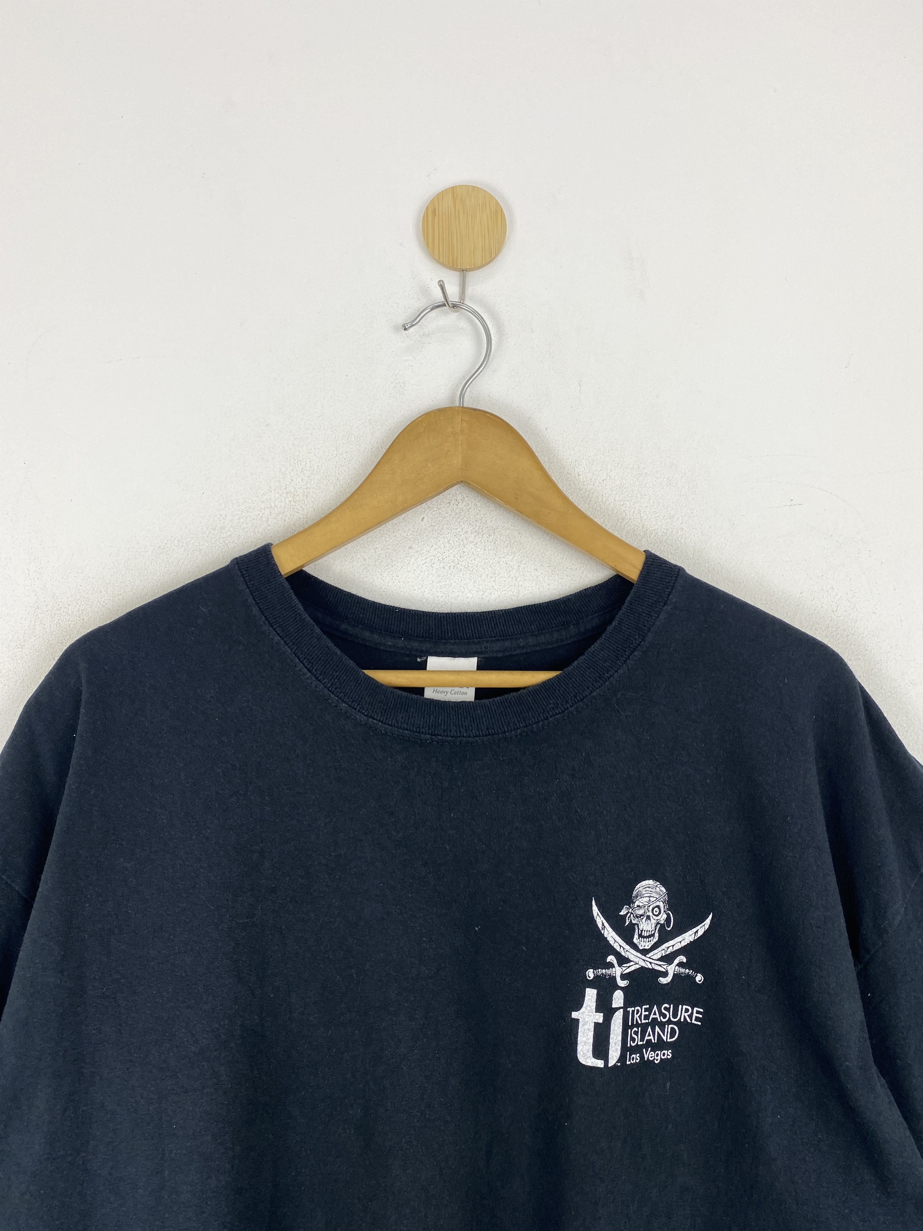 Vintage Vintage Treasure Island Skulls Graphic Backhit Tee TA0677 Size US XXL / EU 58 / 5 - 4 Thumbnail
