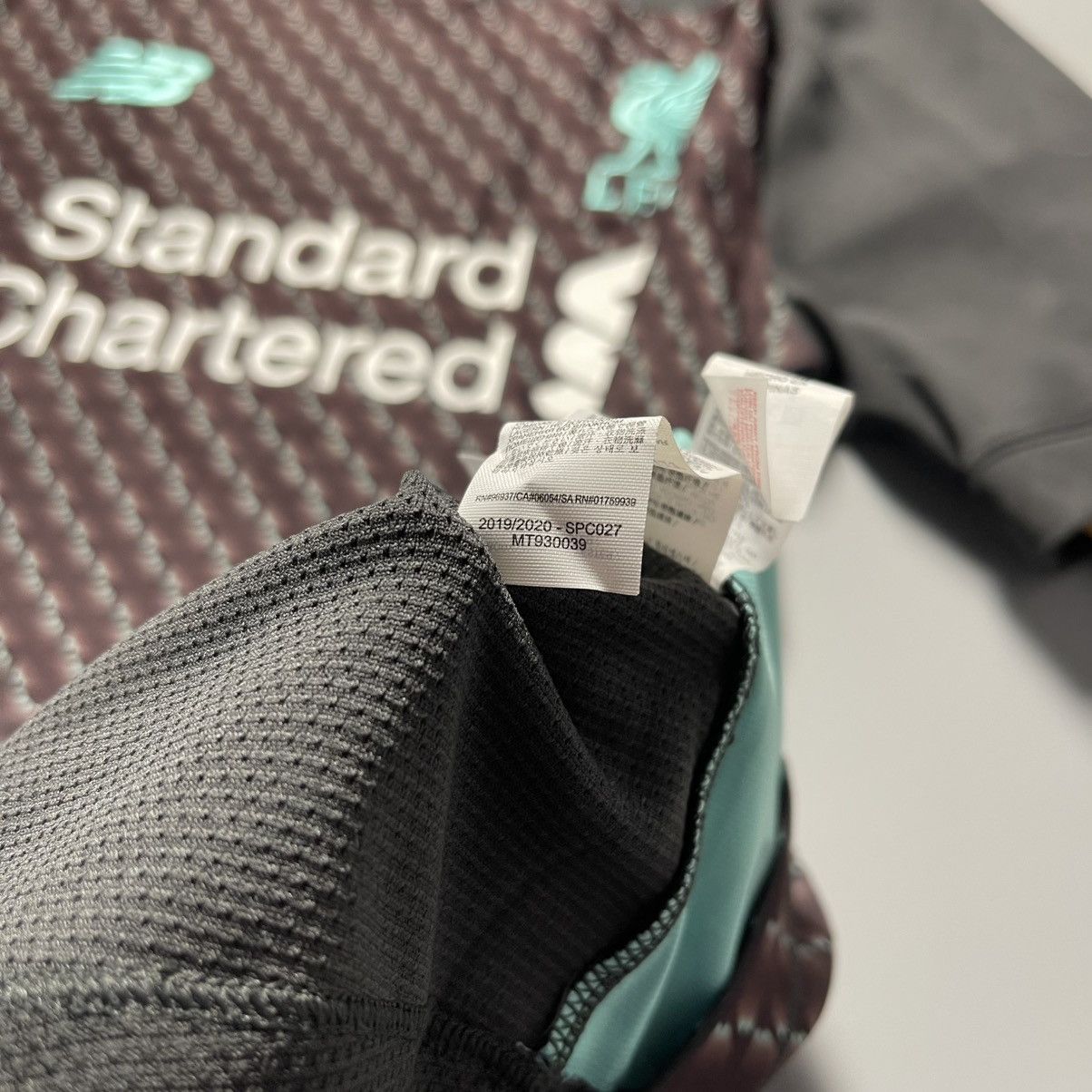 New Balance × Vintage NWT LIVERPOOL NB 2019/2020 FOOTBALL THIRD JERSEY #11 SALAH Size US L / EU 52-54 / 3 - 19 Thumbnail
