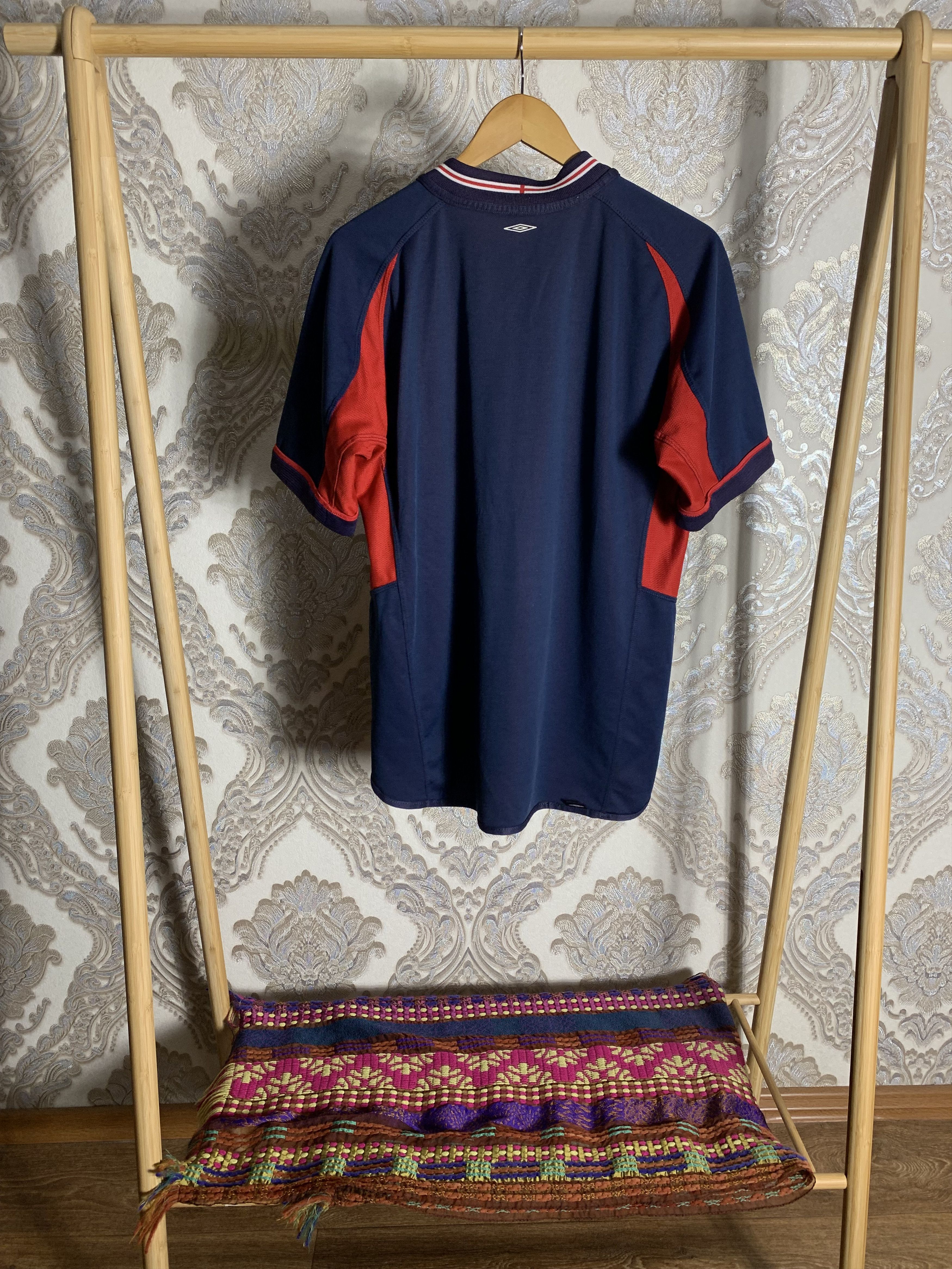 Nike VINTAGE UMBRO ENGLAND RETRO SOCCER JERSEY MANCHESTER Y2K 90s Size US L / EU 52-54 / 3 - 11 Thumbnail