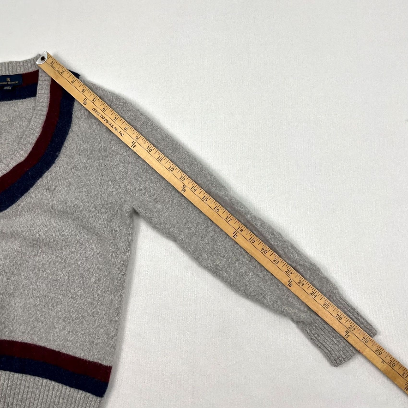 Brooks Brothers VINTAGE Brooks Brothers Sweater Womens M Gray Wool Tennis Cricket Academia Preppy V-Neck Size M / US 6-8 / IT 42-44 - 7 Thumbnail