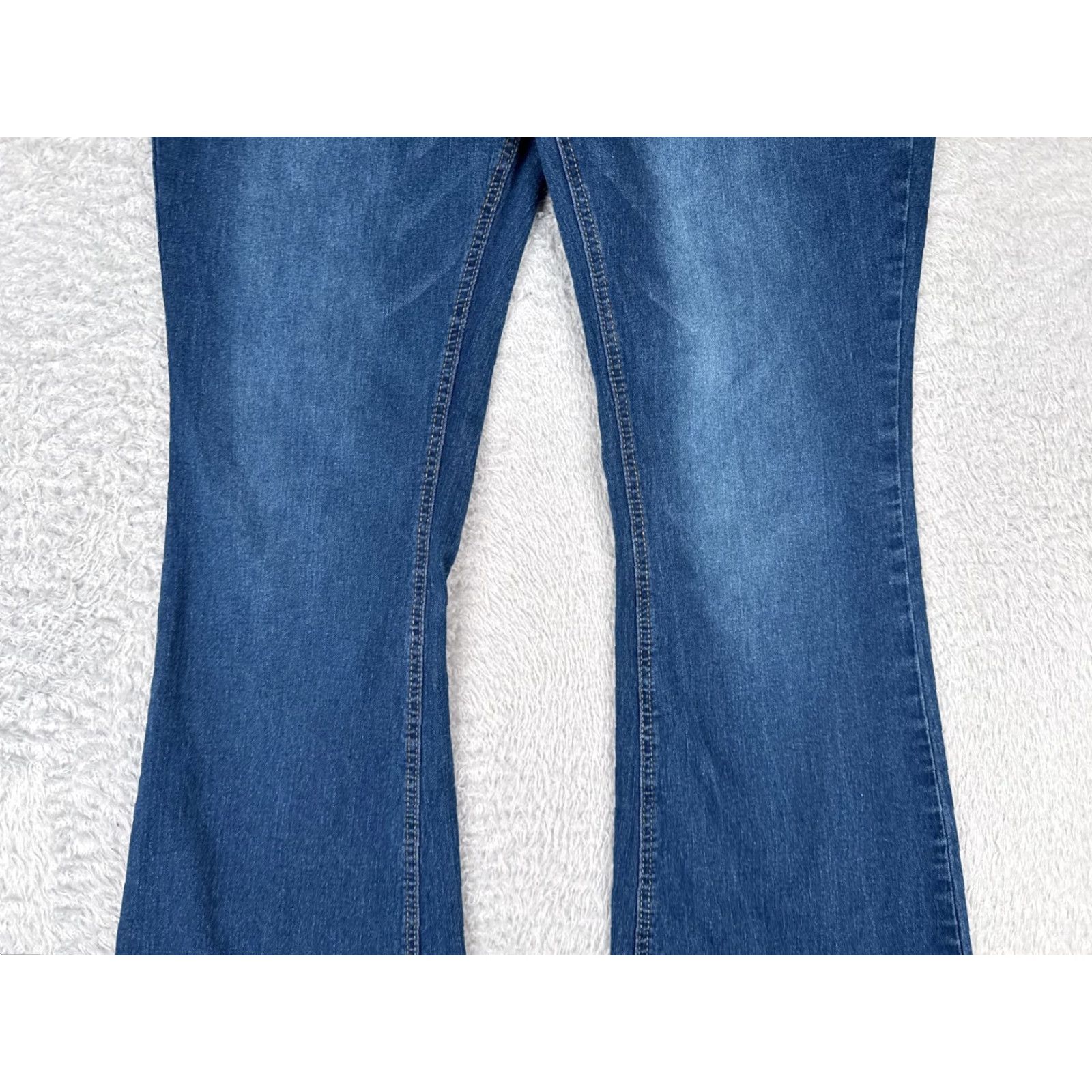 Vintage Womens Jeans 32x30 Blue Denim Flared Mid Rise Cotton Blend Med Wash Size 24" / US 00 / IT 34 - 3 Thumbnail