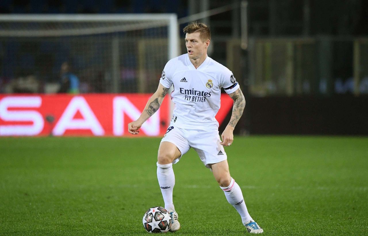 Vintage REAL MADRID ADIDAS 2020/2021 FOOTBALL HOME JERSEY #8 KROOS Size US M / EU 48-50 / 2 - 13 Thumbnail