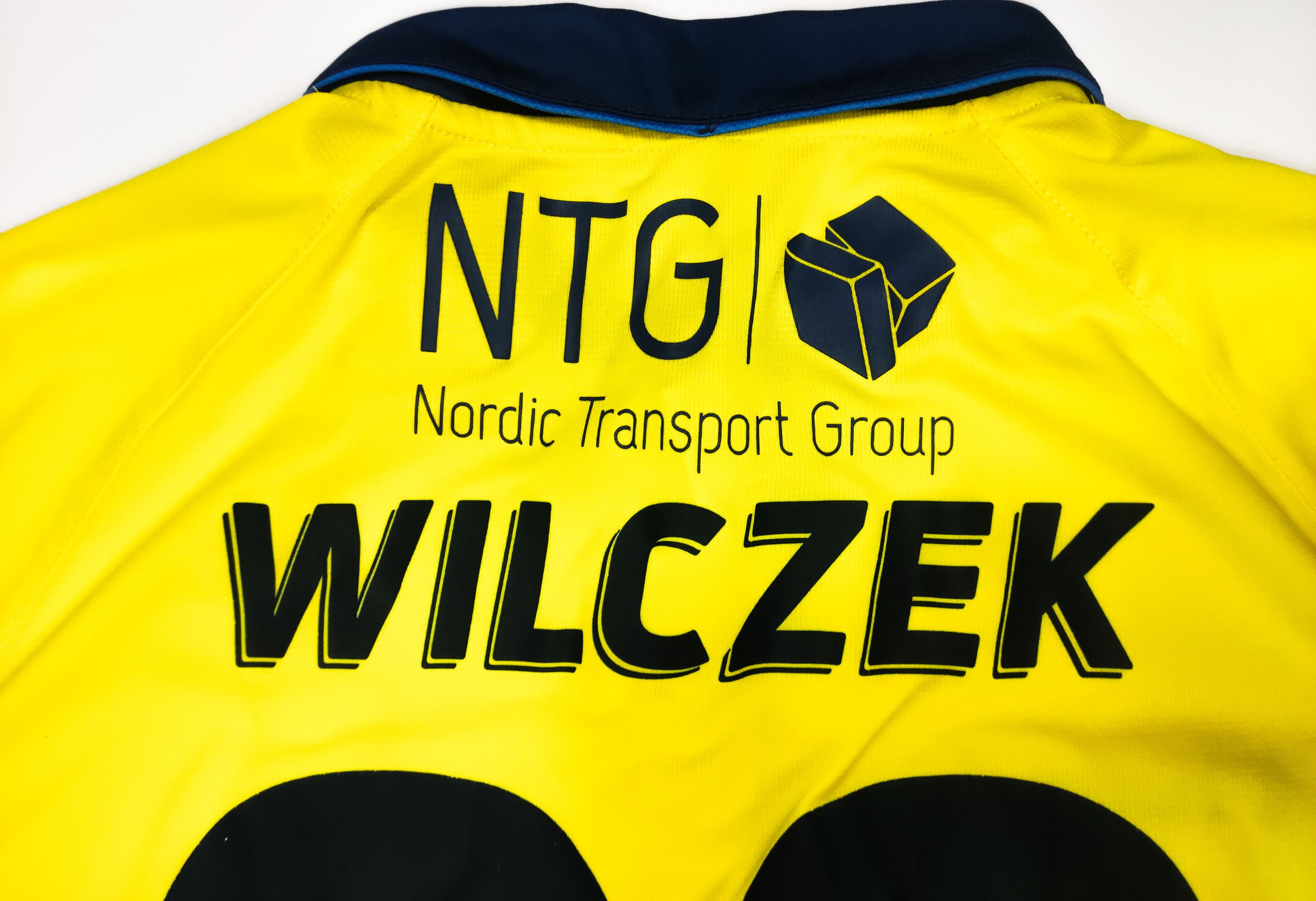 Hummel Kamil Wilczek #20 Brøndby IF 2019 2020 Hummel Home Shirt Size US L / EU 52-54 / 3 - 5 Thumbnail
