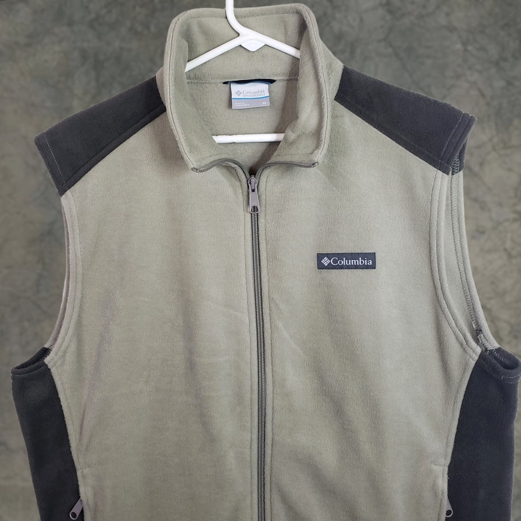 Vintage Columbia Men’s Vest Jacket Full Zip Fleece Polyester Green Light Green Black Side Pockets New! Size US M / EU 48-50 / 2 - 1 Thumbnail