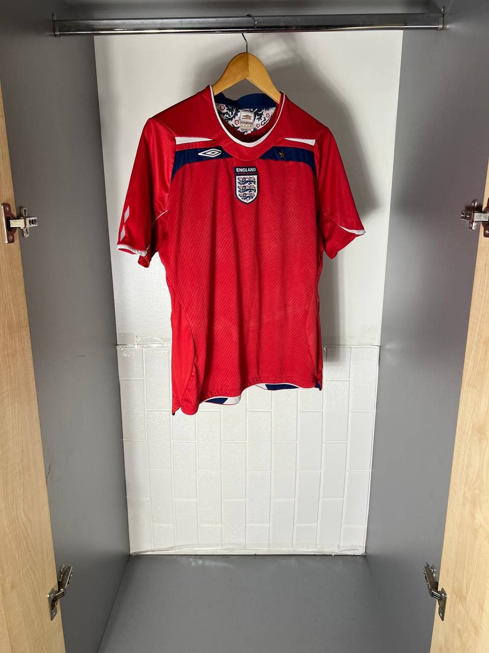 Umbro VINTAGE UMBRO ENGLAND RETRO SOCCER JERSEY MANCHESTER Y2K 90s Size US M / EU 48-50 / 2 - 3 Thumbnail