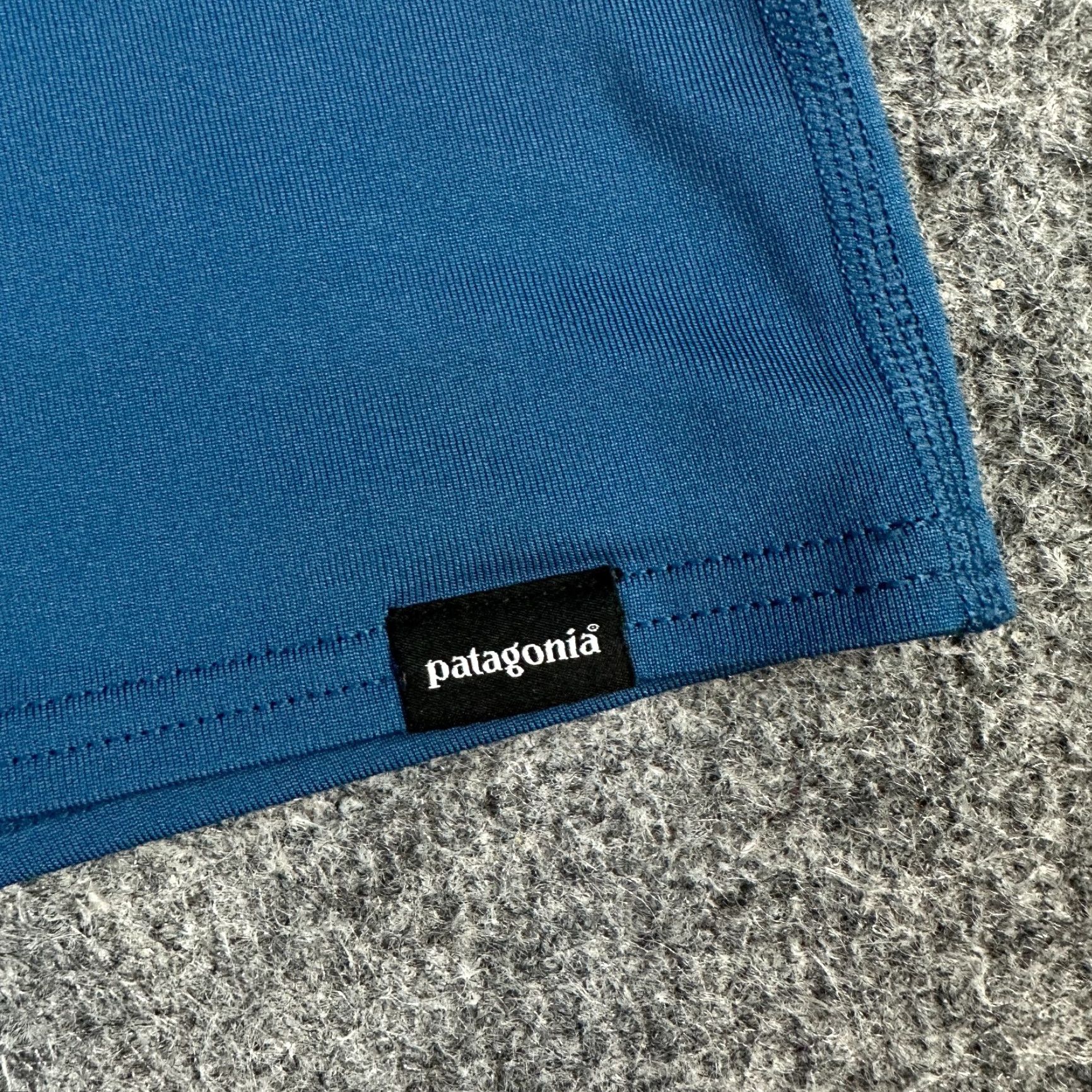 Patagonia Patagonia Mens T-Shirt Short Sleeve Pullover Crew Neck Blue Solid Poly Blend Activewear M Size US M / EU 48-50 / 2 - 2 Thumbnail