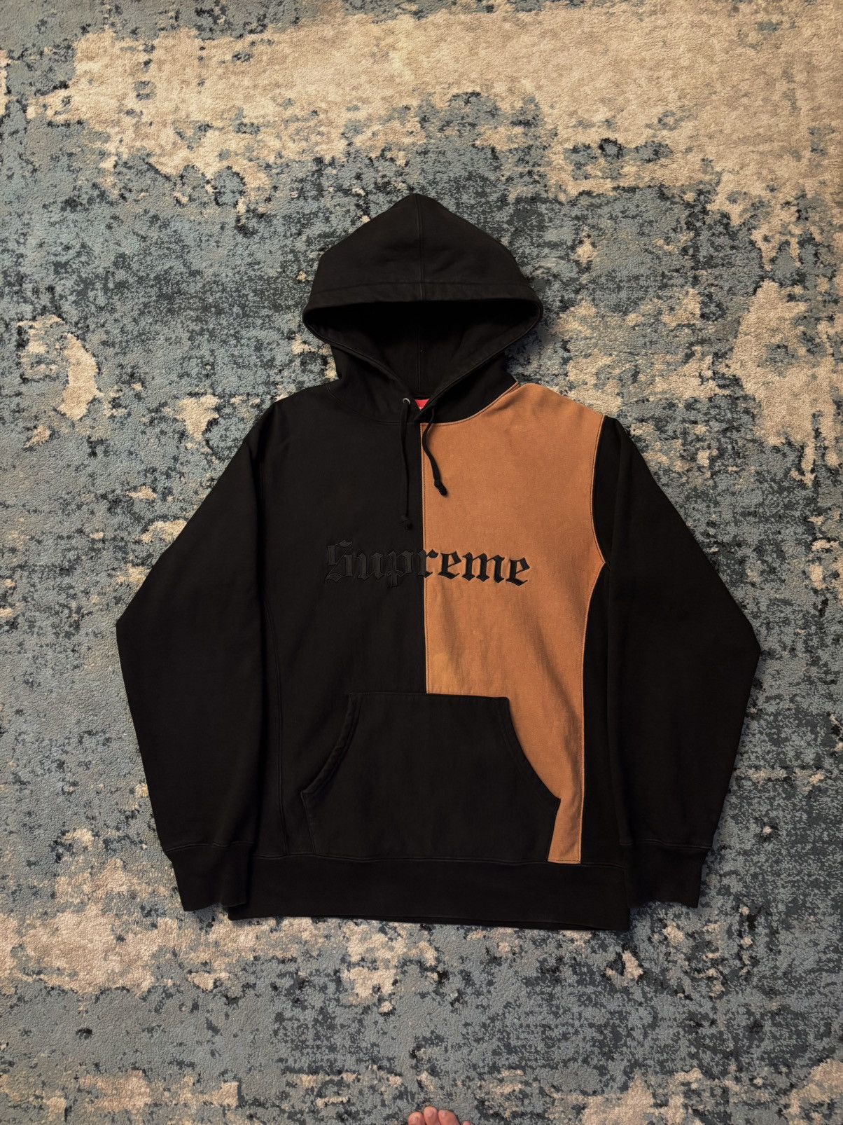 Supreme Supreme FW17 Split Old English Pullover Hoodie Size Large Size US L / EU 52-54 / 3 - 1 Thumbnail