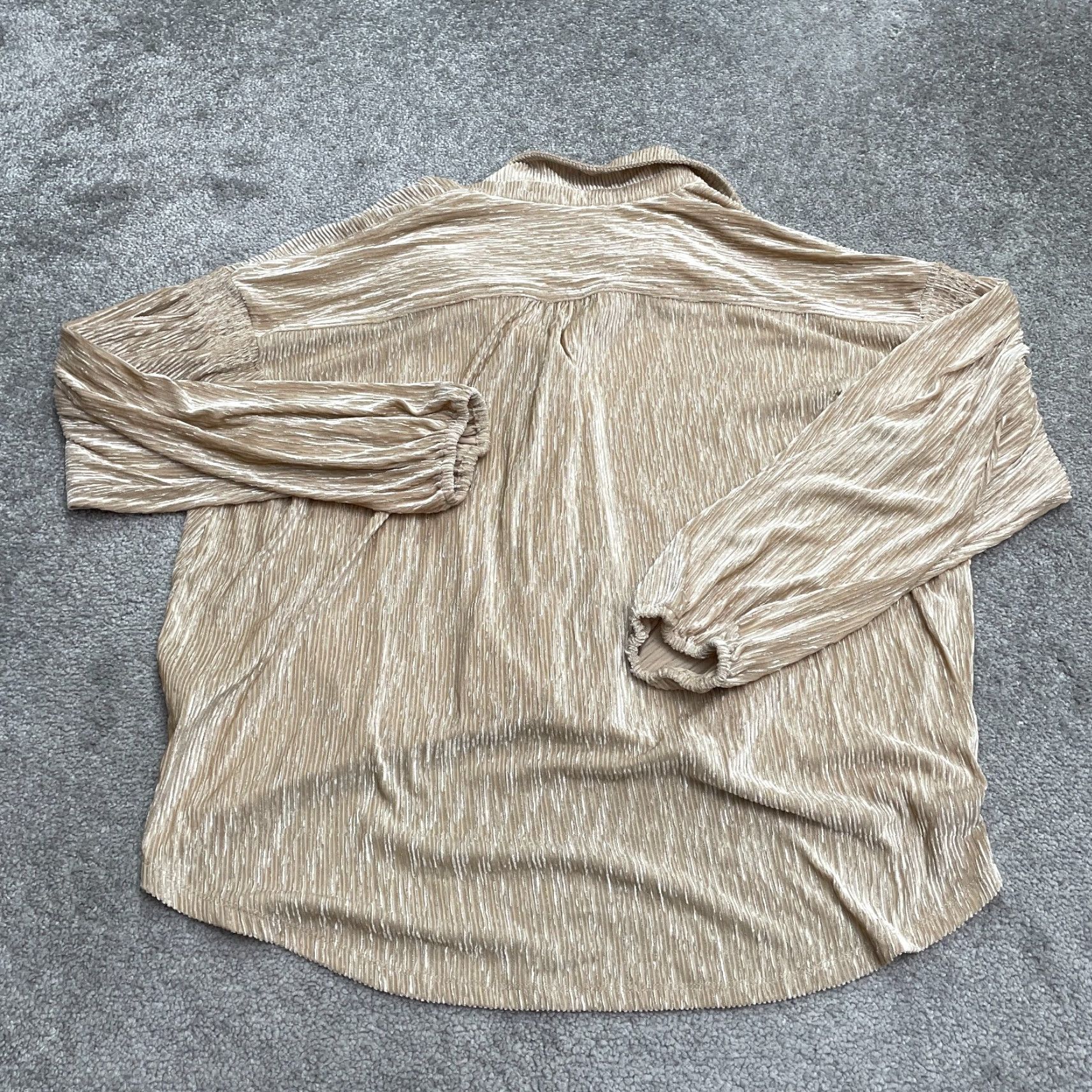Vintage Dee Dee Blouse Women Small Long Sleeve Button Up Casual Work Gold Velvet Polyester Spandex Regular Mandarin Collar Solid Basic Shirt Size S / US 4 / IT 40 - 2 Thumbnail