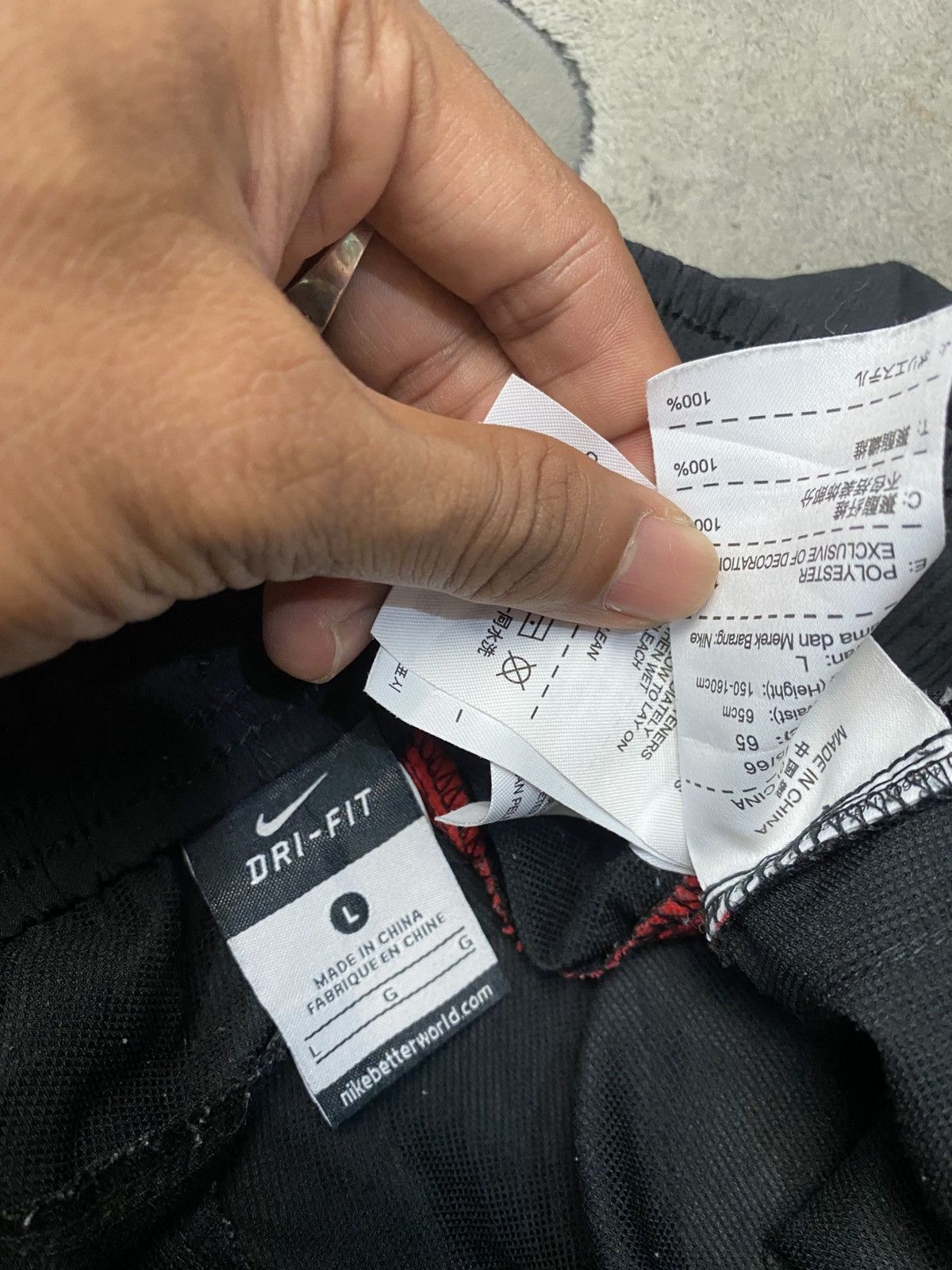 Nike × atmos VINTAGE NIKE 90S BAGGY NYLON WIDE LEG SWOOSH TRACK PANTS Y2K Size US 32 / EU 48 - 2 Thumbnail