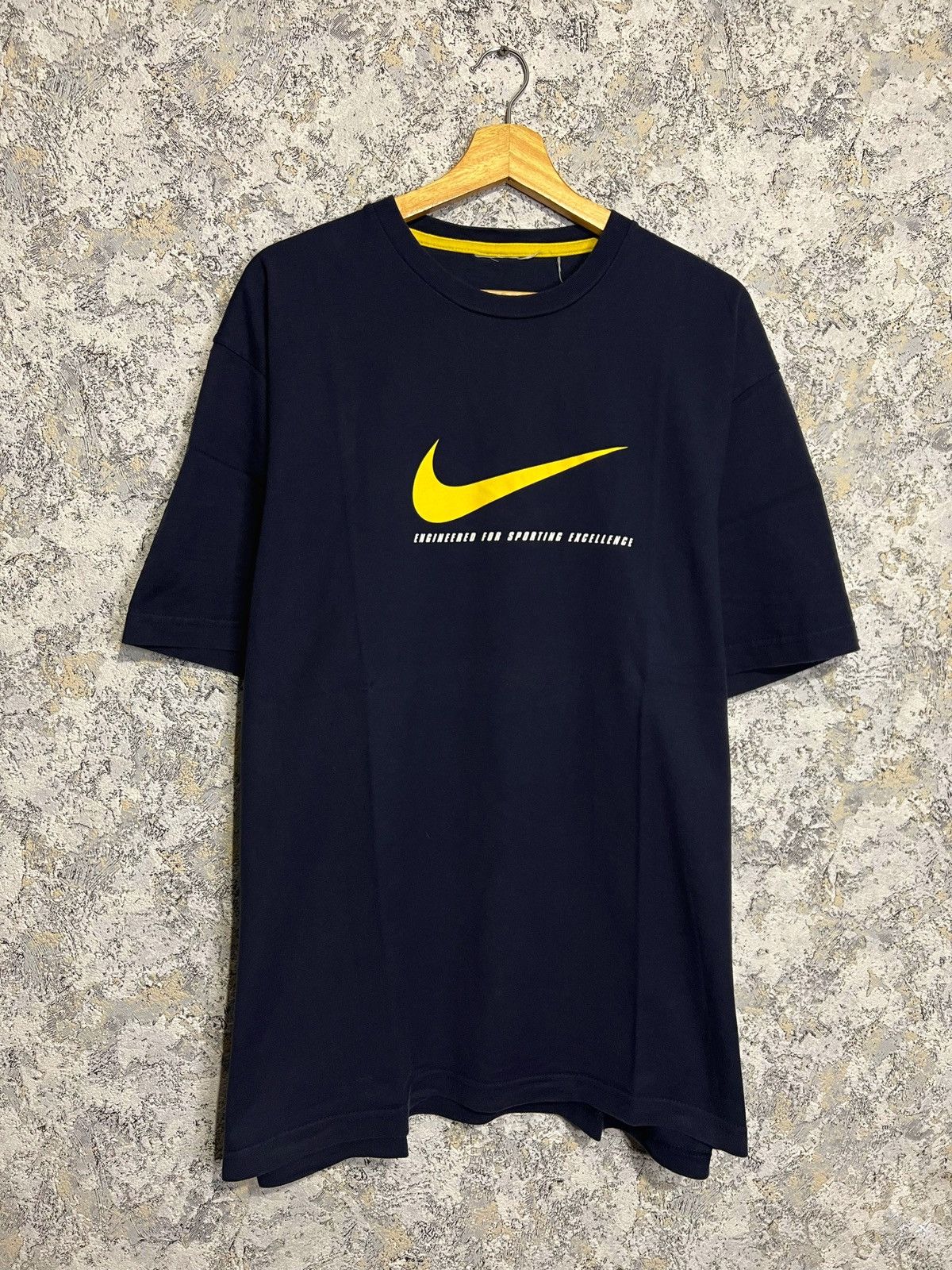 Other Vintage Men’s Nike T-Shirt Big Central Logo Tee Swoosh Y2K Size US XXL / EU 58 / 5 - 1 Thumbnail