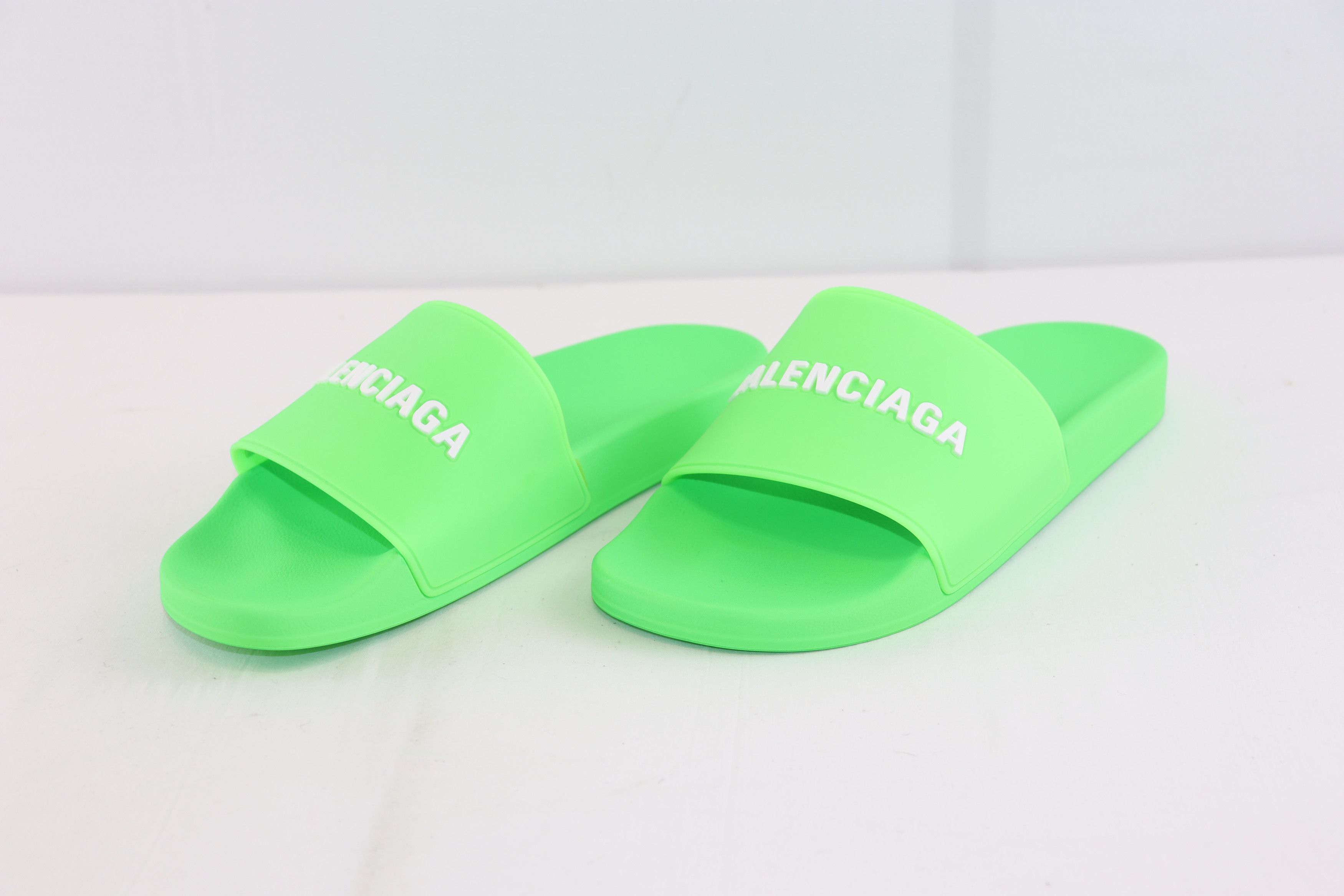 Balenciaga o1rshd1 Rubber Logo Slides in Green Size US 12 / EU 45 - 5 Thumbnail