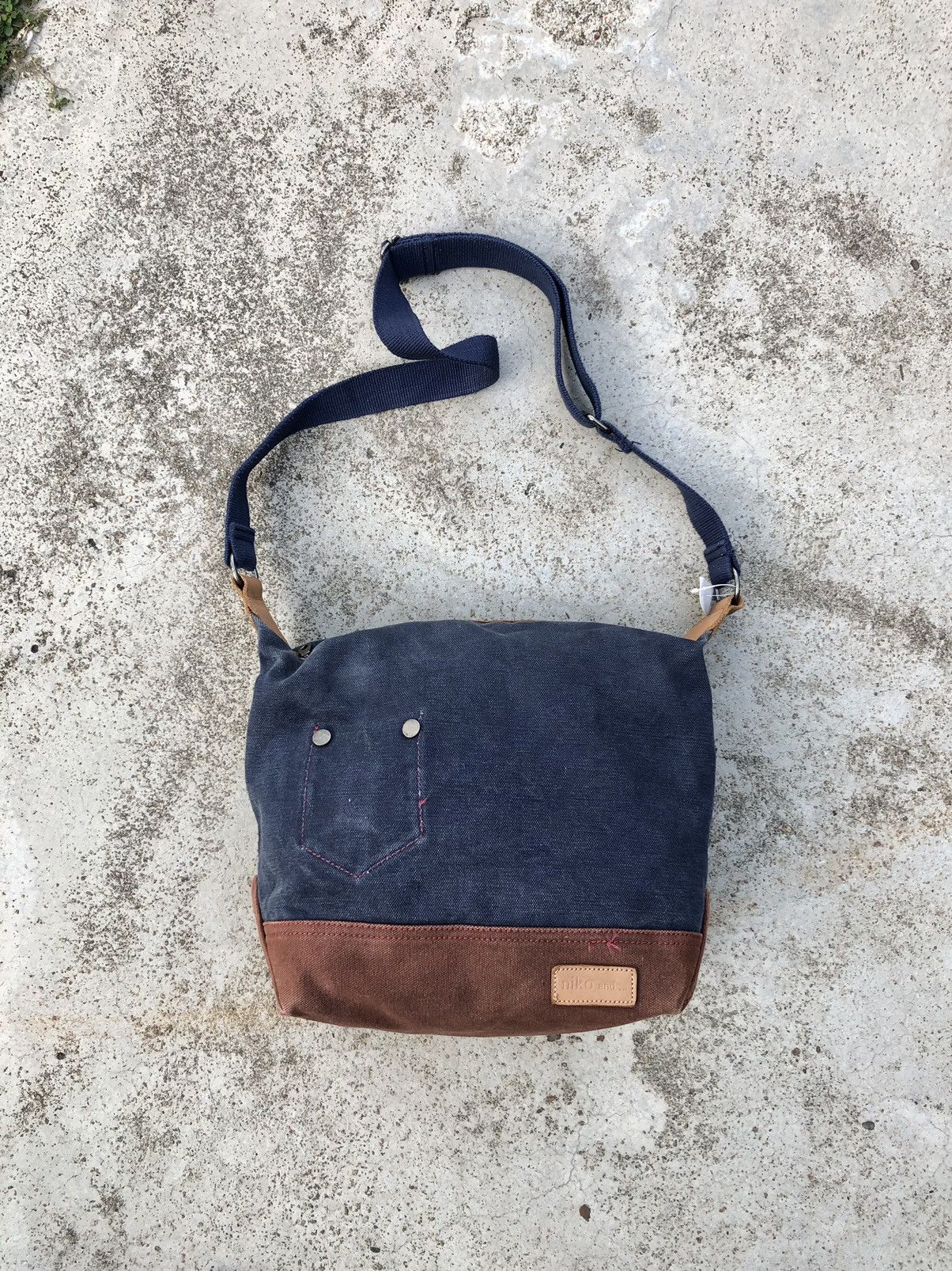 Niko And Sling Bag CHROME Niko Messenger Sling – ✪ Biggride Australia