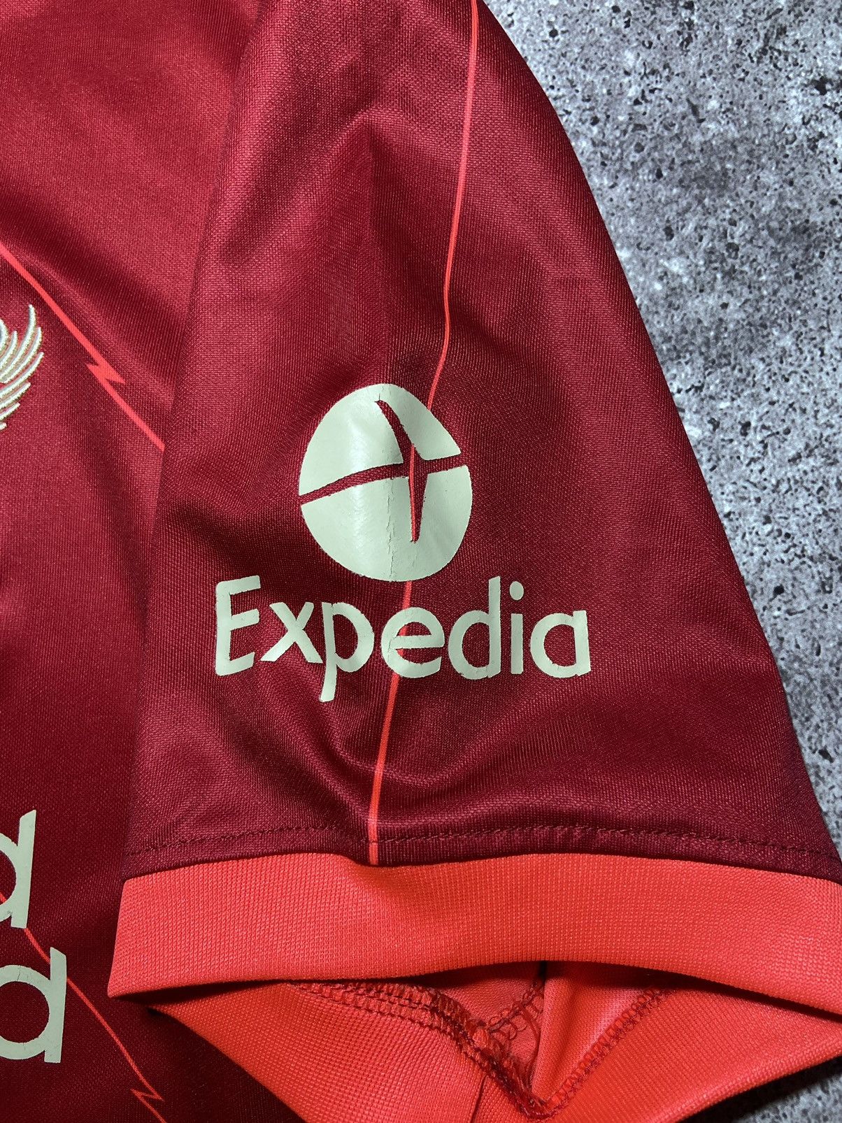 Nike 💥Liverpool Thiago #6 football jersey t-shirt‼️ Size US M / EU 48-50 / 2 - 10 Thumbnail