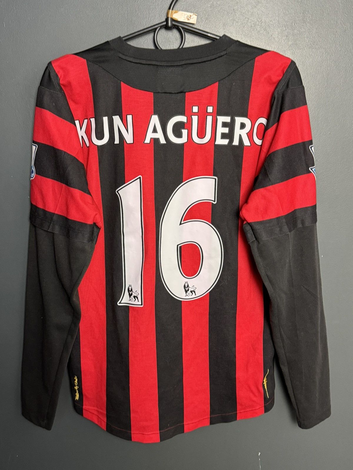 Umbro Manchester City 11/12 Away Kun Aguero Football Jersey Size US S / EU 44-46 / 1 - 1 Thumbnail