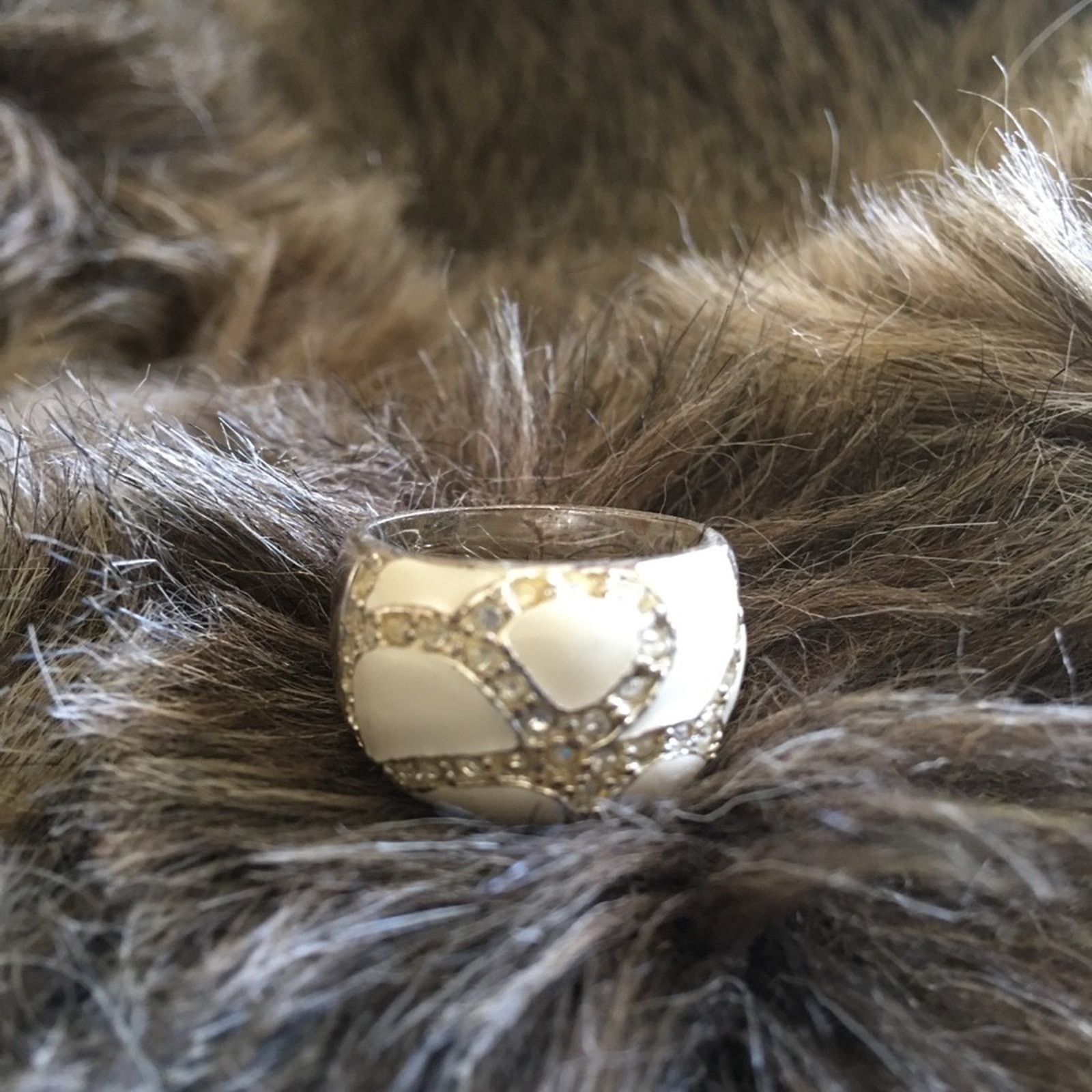 Vintage Vintage 70s ladies enamel rhinestone dome ring Size ONE SIZE - 1 Thumbnail