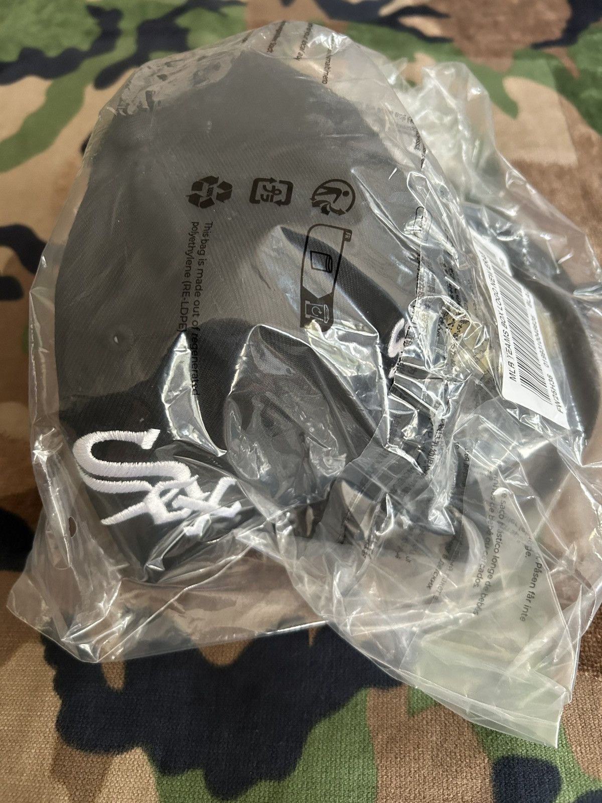 MLB × New Era × Supreme Supreme MLB Teams Box Logo New Era Chicago White Sox 7 5/8 Size ONE SIZE - 7 Thumbnail