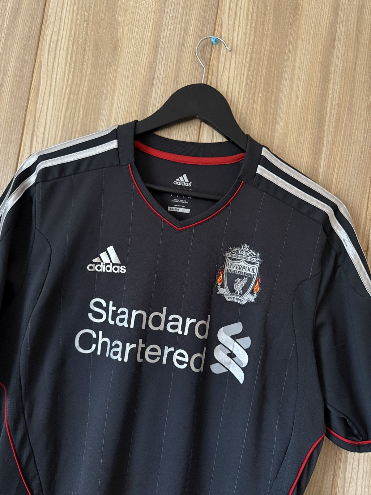 Adidas Adidas Liverpool Standard Chartered Jersey Size US M / EU 48-50 / 2 - 2 Thumbnail