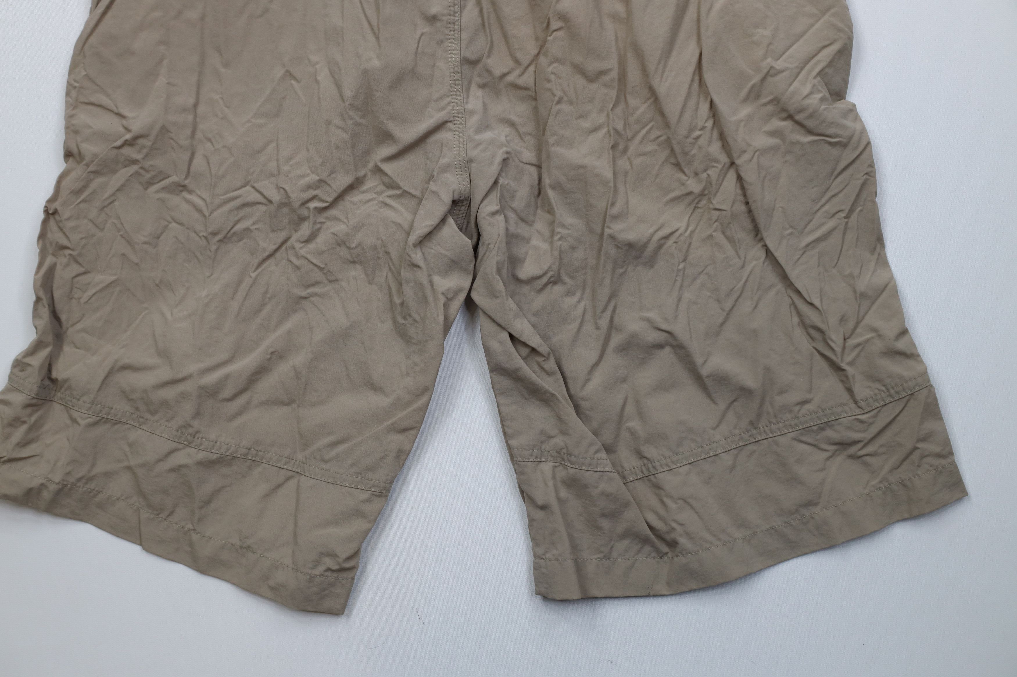 The North Face Vintage The North Face Baggy Fit Baggies Shorts Nylon Beige Size US 34 / EU 50 - 12 Thumbnail