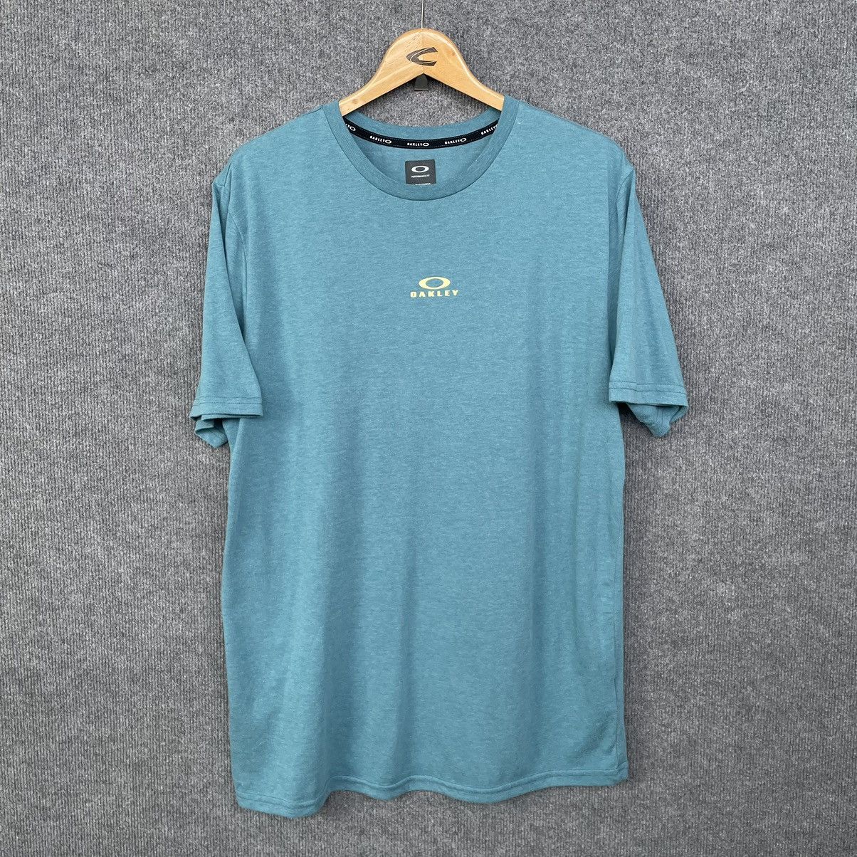 Oakley Oakley Perfomance Fit Center Logo Gorpcore T Shirt Size US XL / EU 56 / 4 - 1 Thumbnail