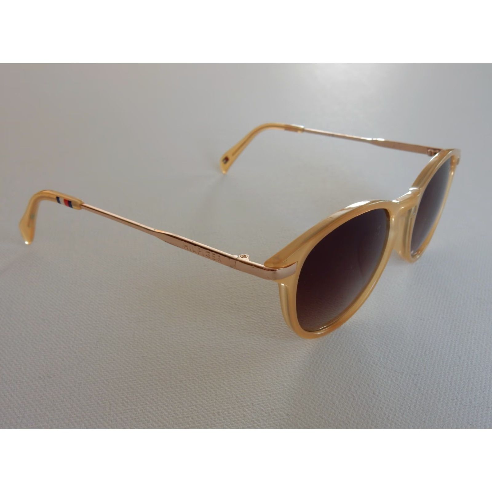 Tommy Hilfiger VINTAGE Tommy Hilfiger Sunglasses Women Keyhole Frame Gold 45x17mm Size ONE SIZE - 3 Thumbnail