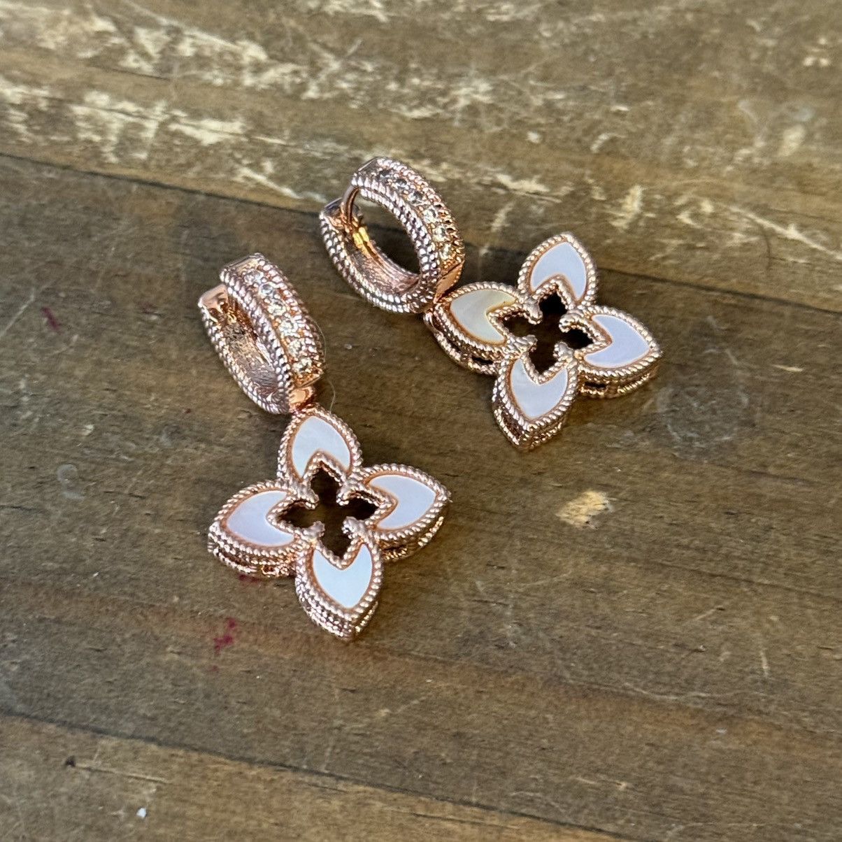 Other Rose gold mother of pearl inlay CZ clover dangle earrings Size ONE SIZE - 5 Thumbnail