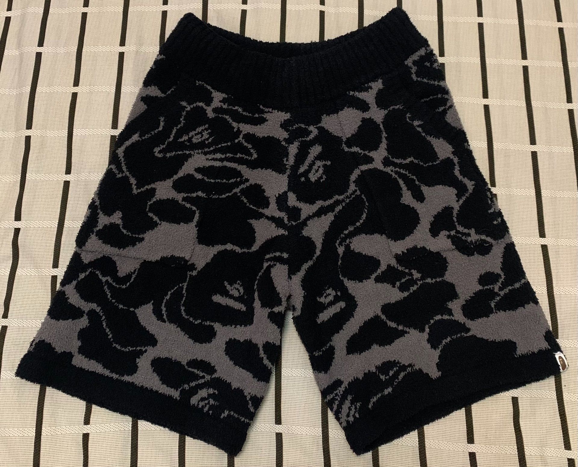 Bape Bape Camo Ape Head Shorts L Men Size US 34 / EU 50 - 1 Thumbnail