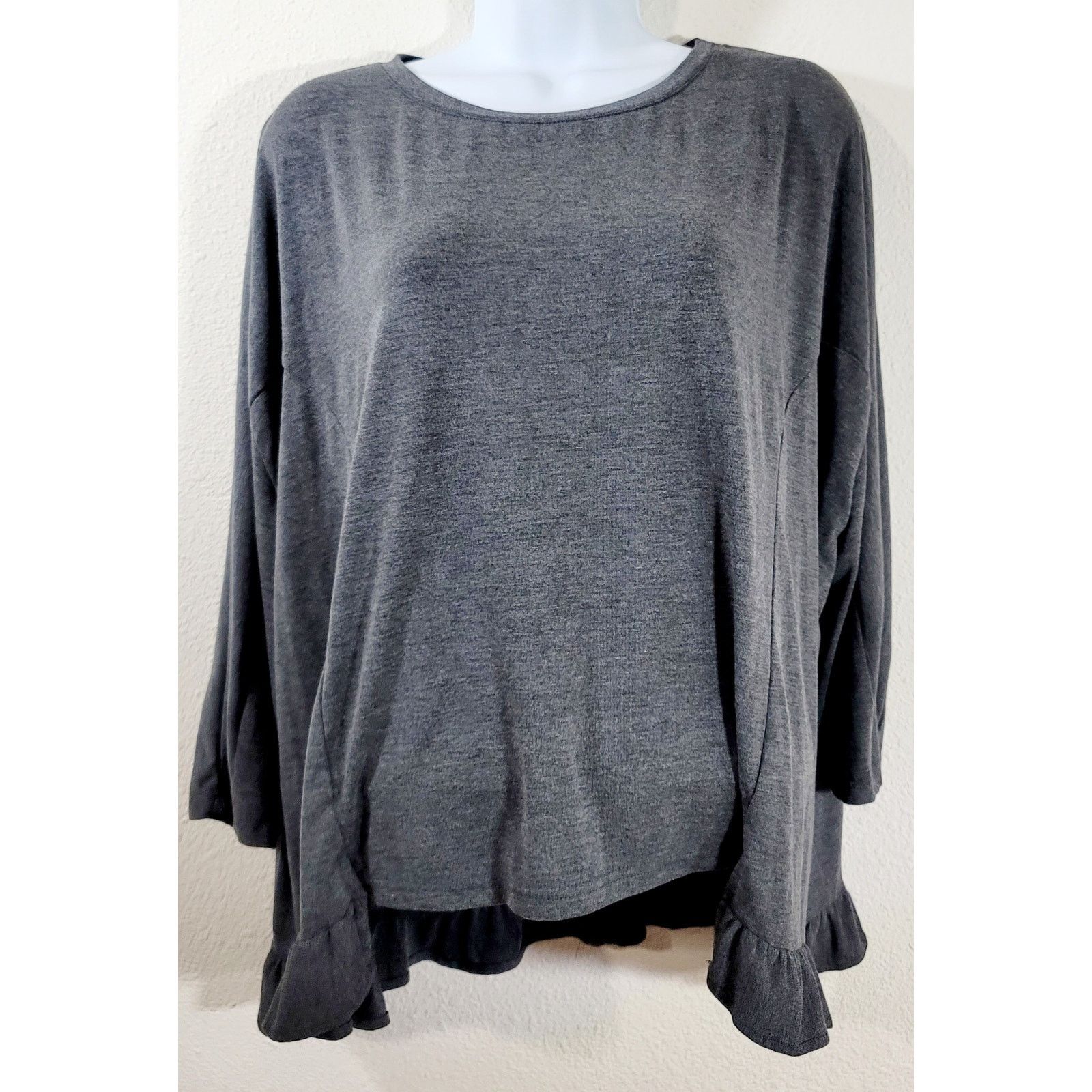 Other Love Charcoal Heathered Hi Low Ruffled Top S/M Lightweight Size M / US 6-8 / IT 42-44 - 1 Thumbnail